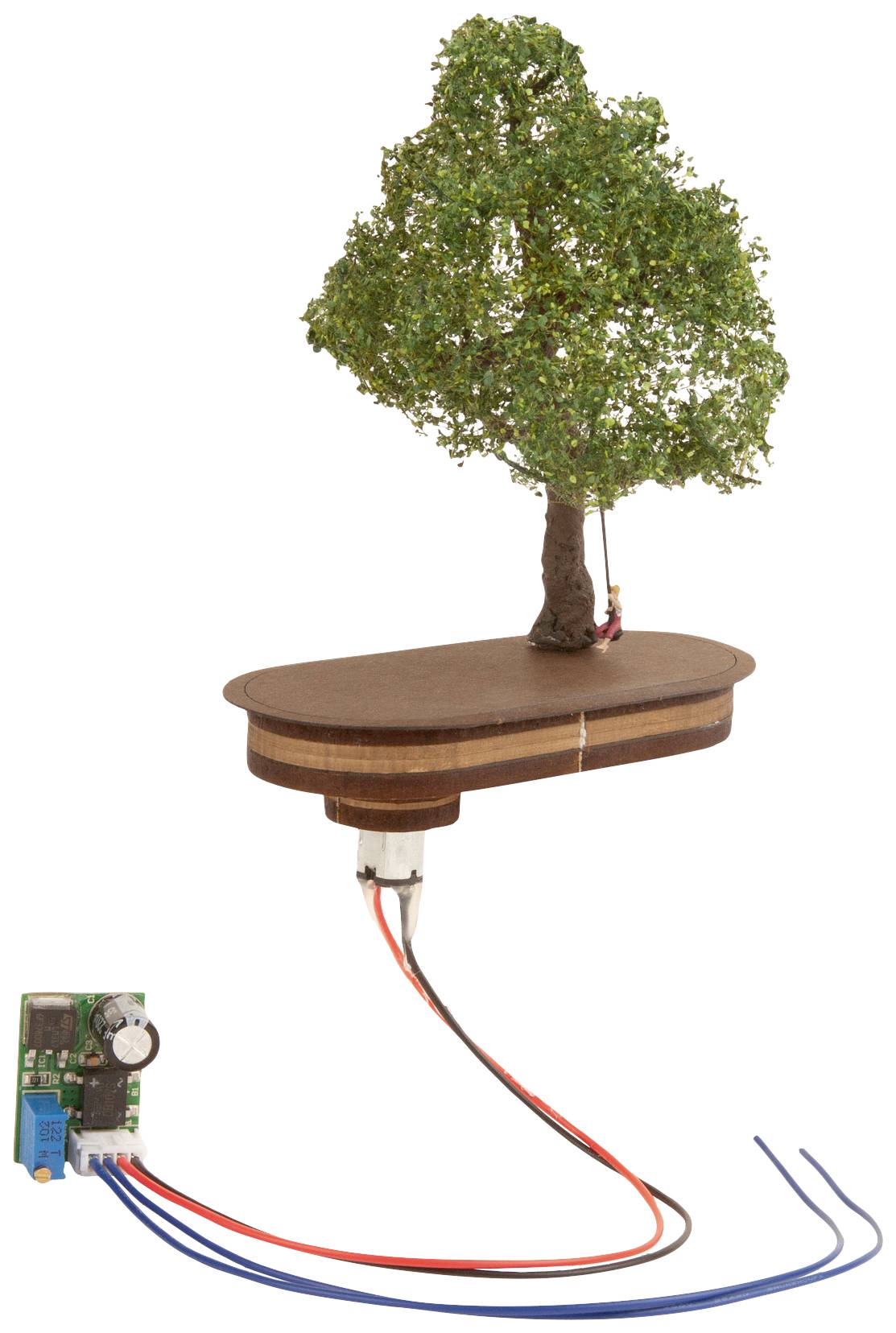 A model tree on a wooden platform, connected with electronic wires and a circuit board for technical or physics demonstrations.