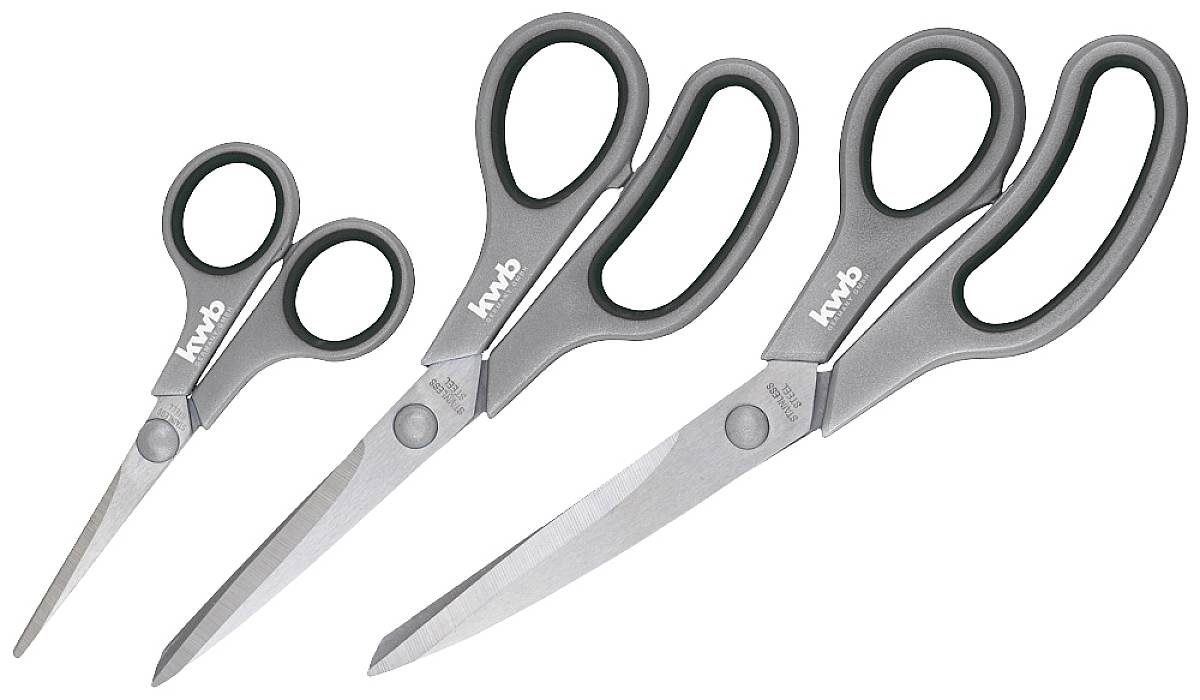 Three scissors of different sizes with grey handles are lying side by side; the brand 'Knub' is visible on the handles.