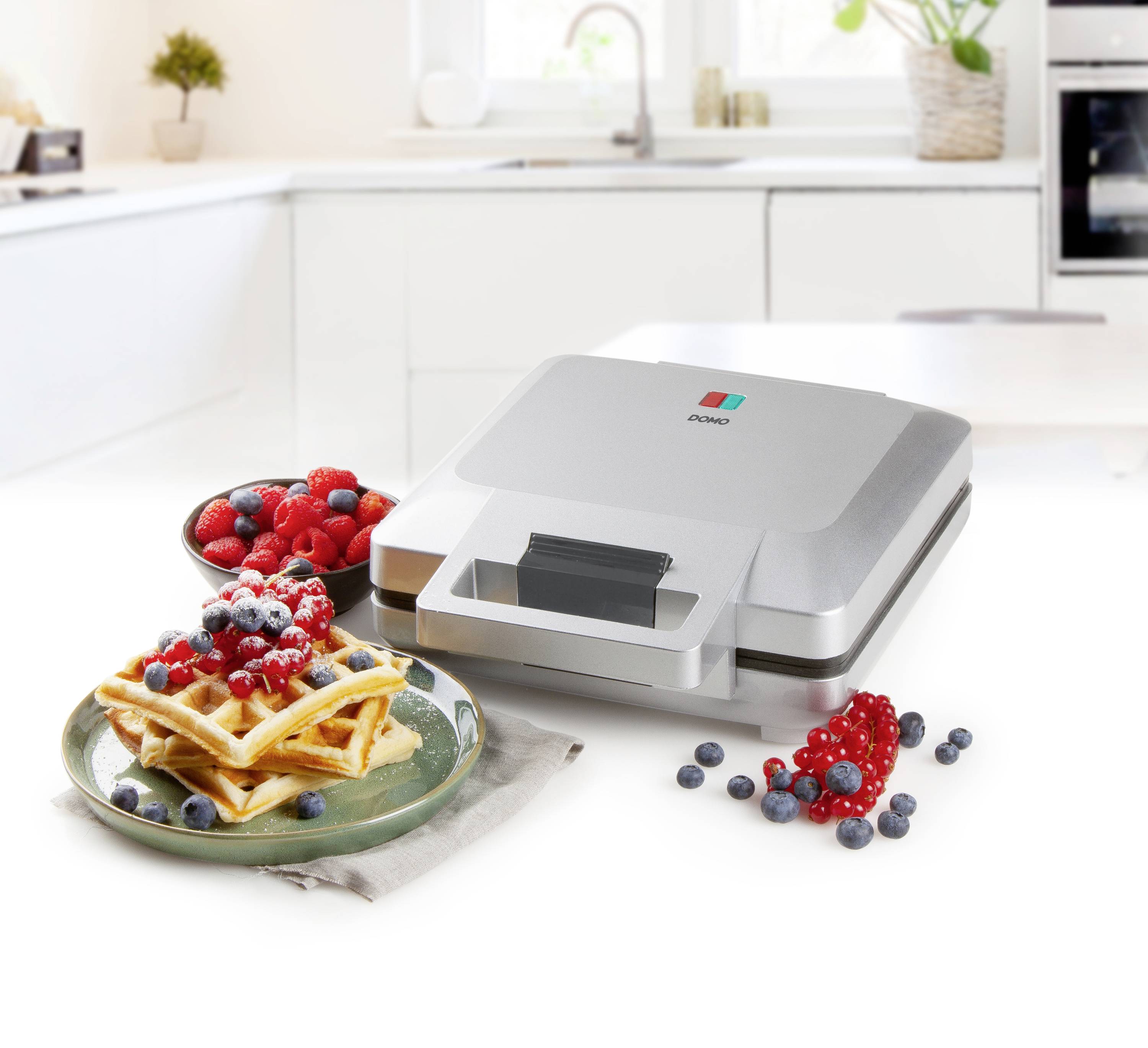 DOMO DO9250W Waffle maker Non-stick coating, Indicator light, hinged Silver