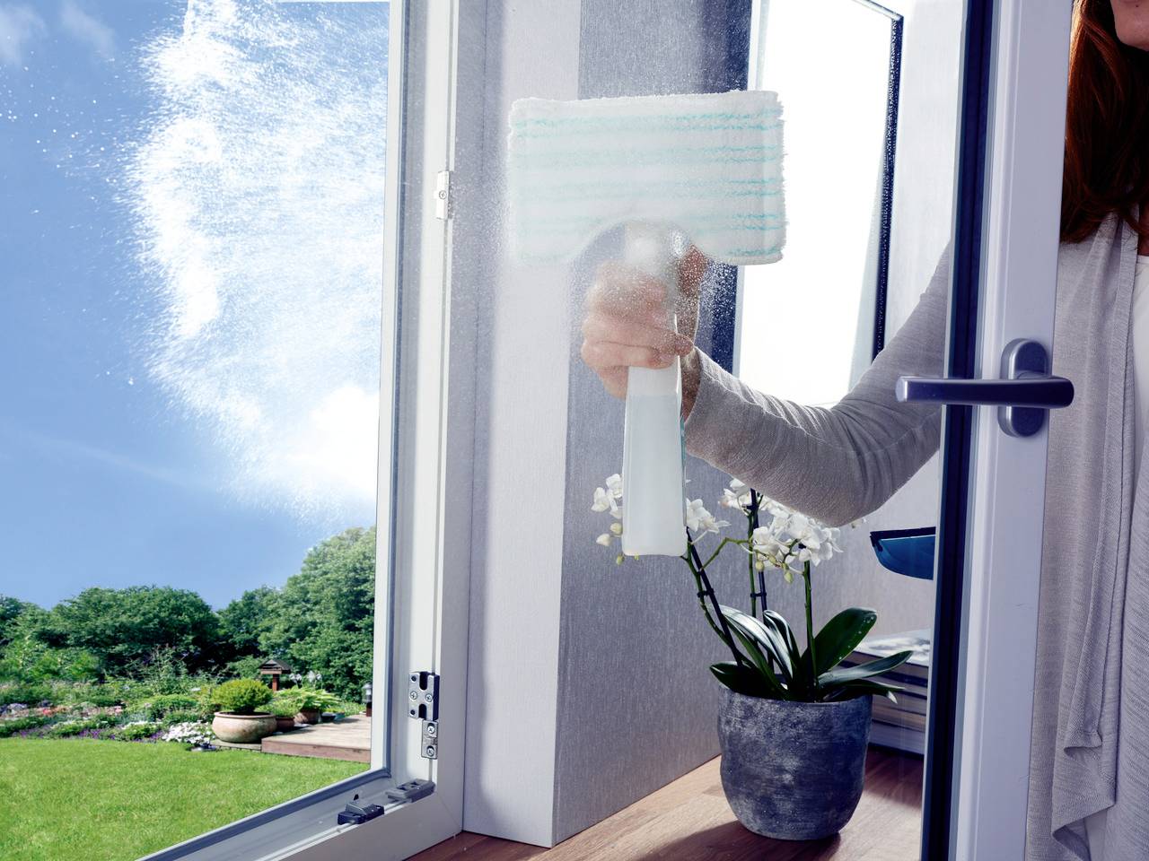 Leifheit Nemo+SprayClean Window cleaner White
