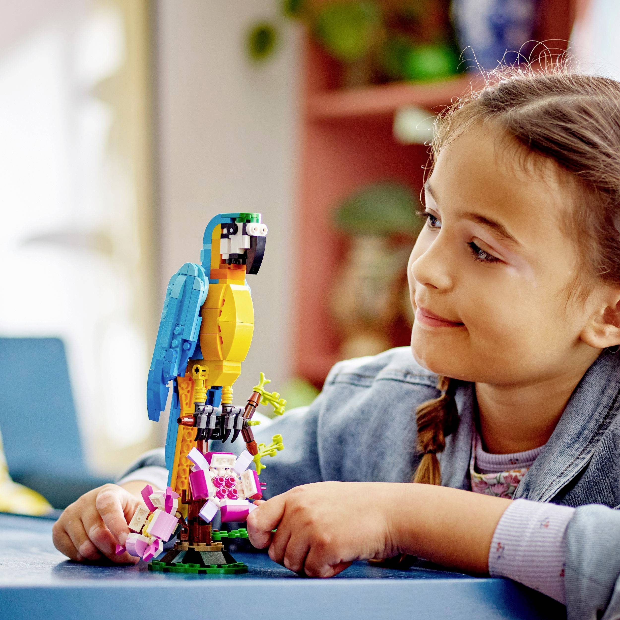 31136 LEGO® CREATOR Exotic parrot