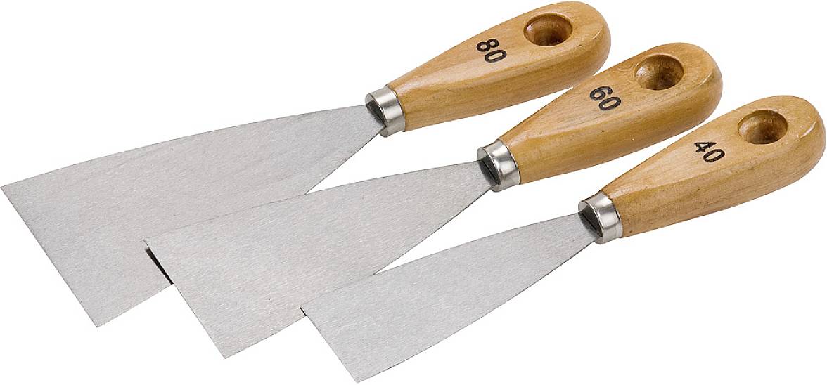 Three painter's spatulas with wooden handles in different sizes (80, 60, 40) are lying side by side on a white surface.