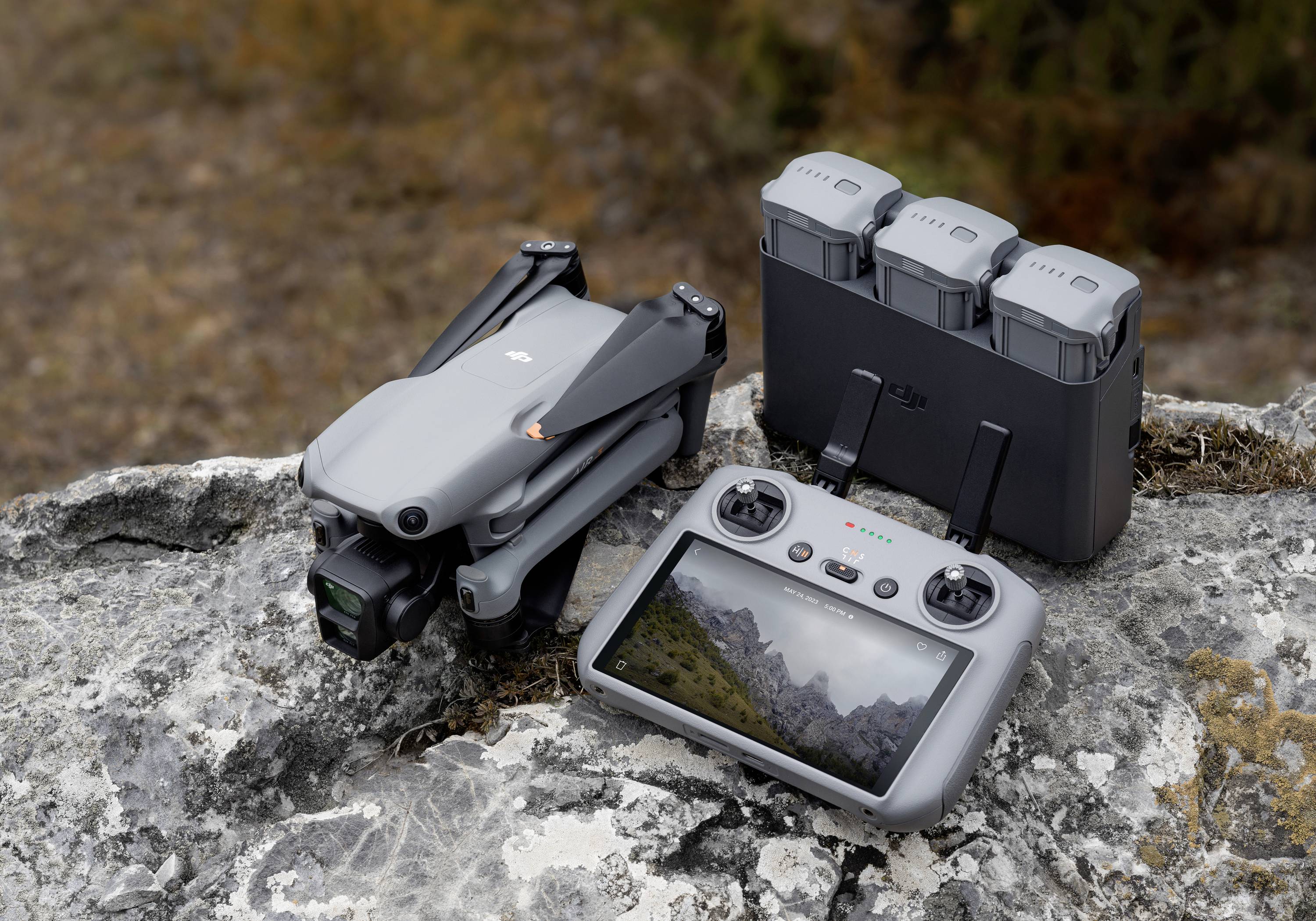 DJI Air 3 Fly More Combo (RC2) Incl. Smart Controller Quadcopter RtF Dual main cameras drone, Pro Light grey