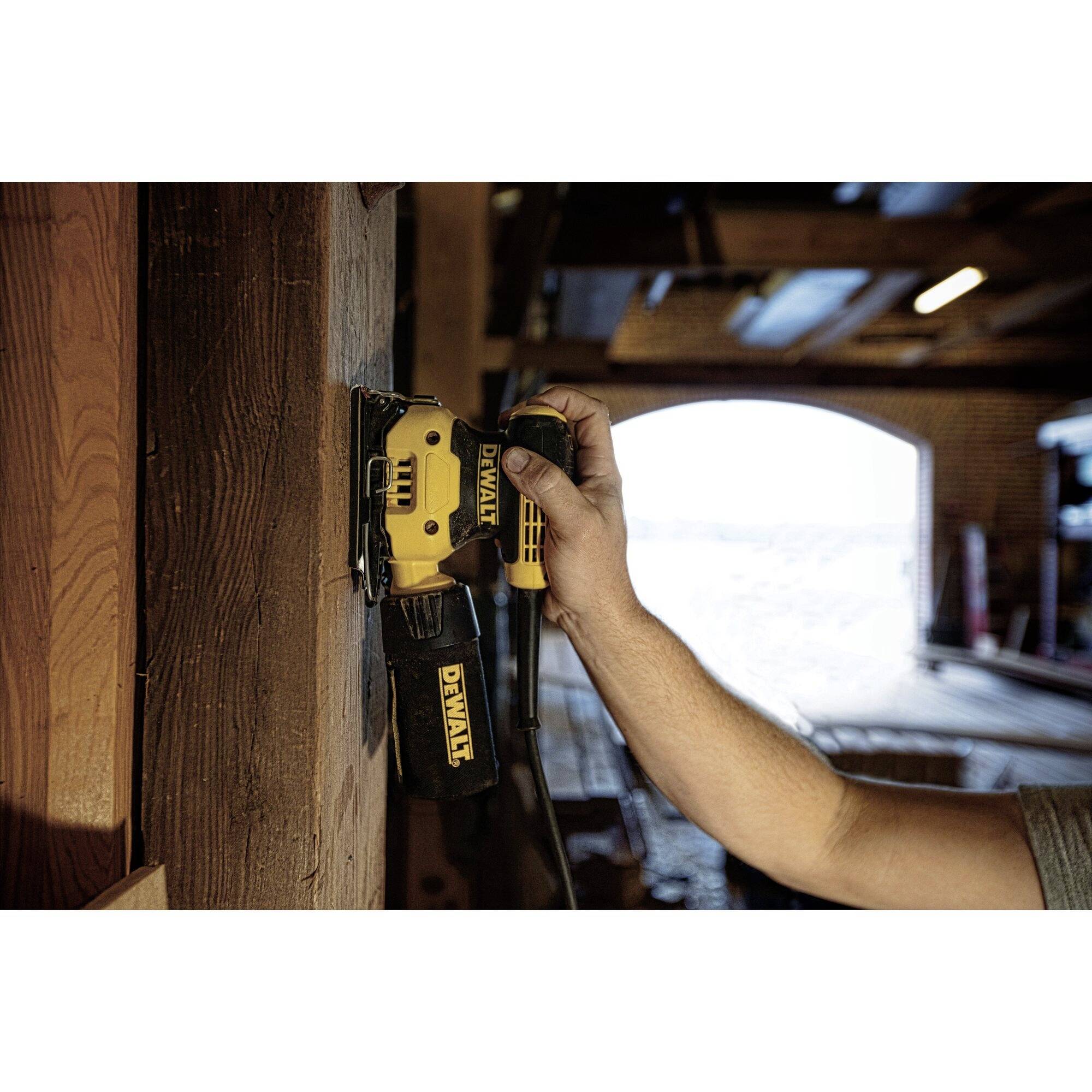 DEWALT DWE6411-QS Orbital sander