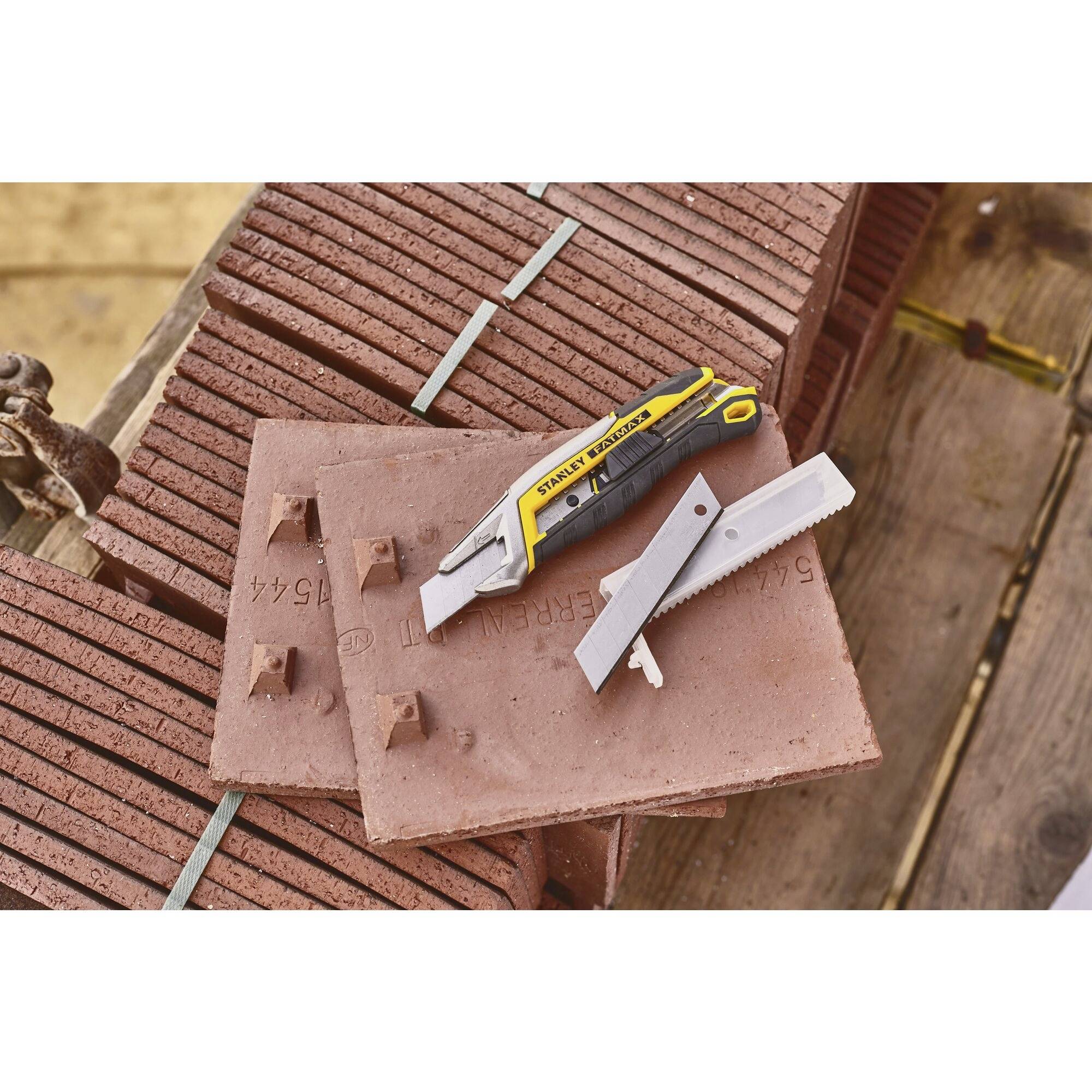 STANLEY FMHT10594-0 FM cutter, 18 mm, with blade slide 1 pc(s)