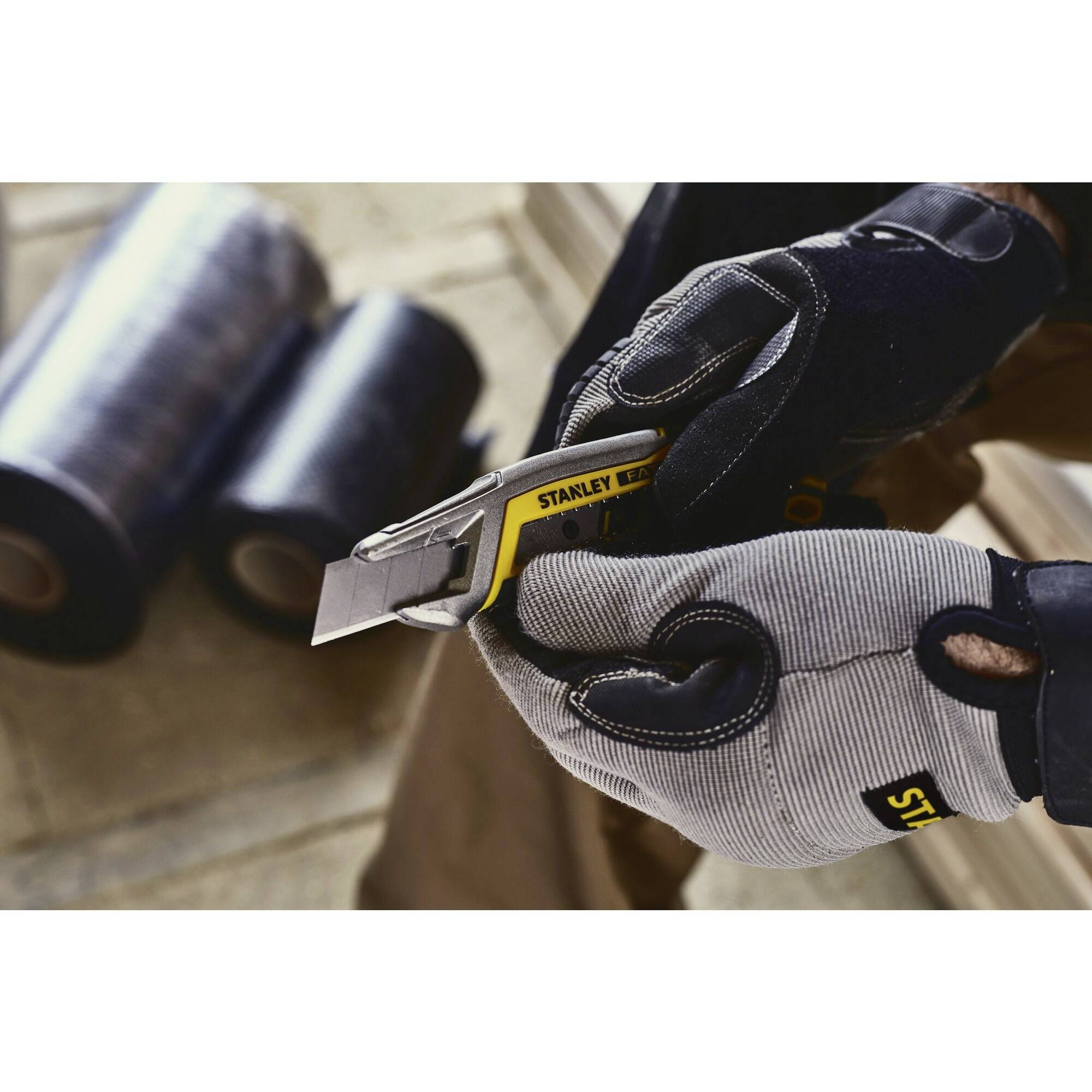 STANLEY FMHT10594-0 FM cutter, 18 mm, with blade slide 1 pc(s)