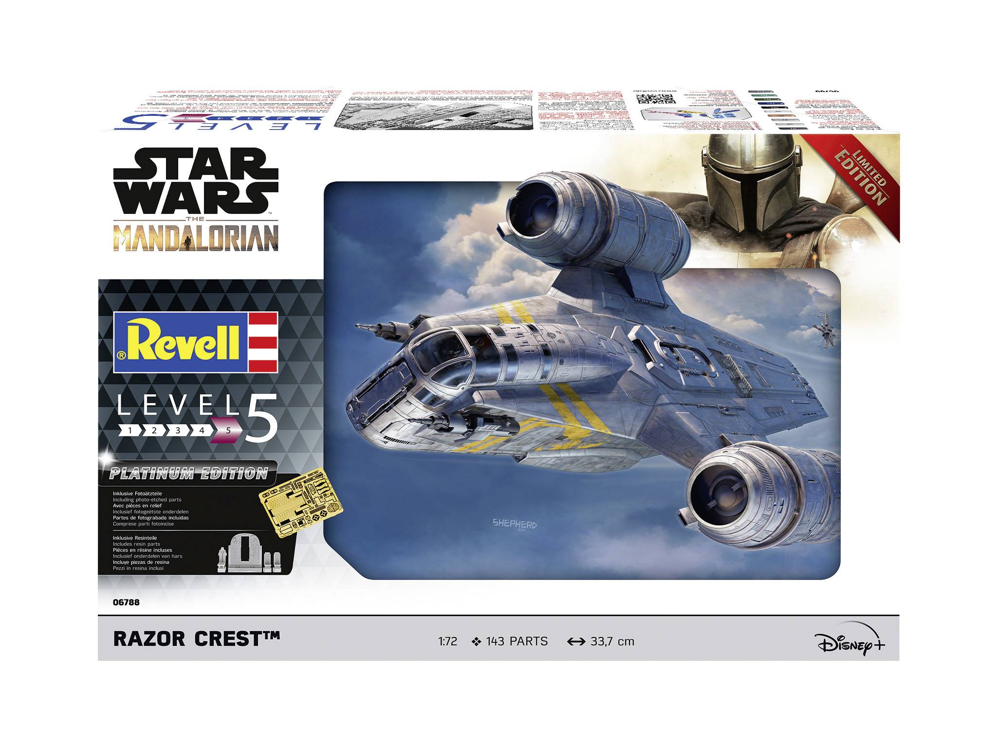 'Star Wars Mandalorian' model kit by Revell of the 'Razor Crest' with 943 pieces. Image of the spaceship on the packaging.