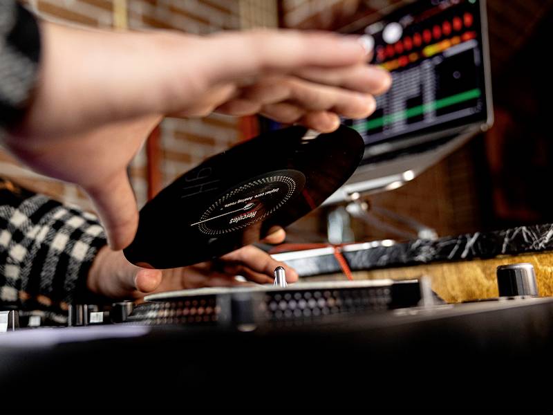 Hercules DJControl Inpulse T7 DJ controller