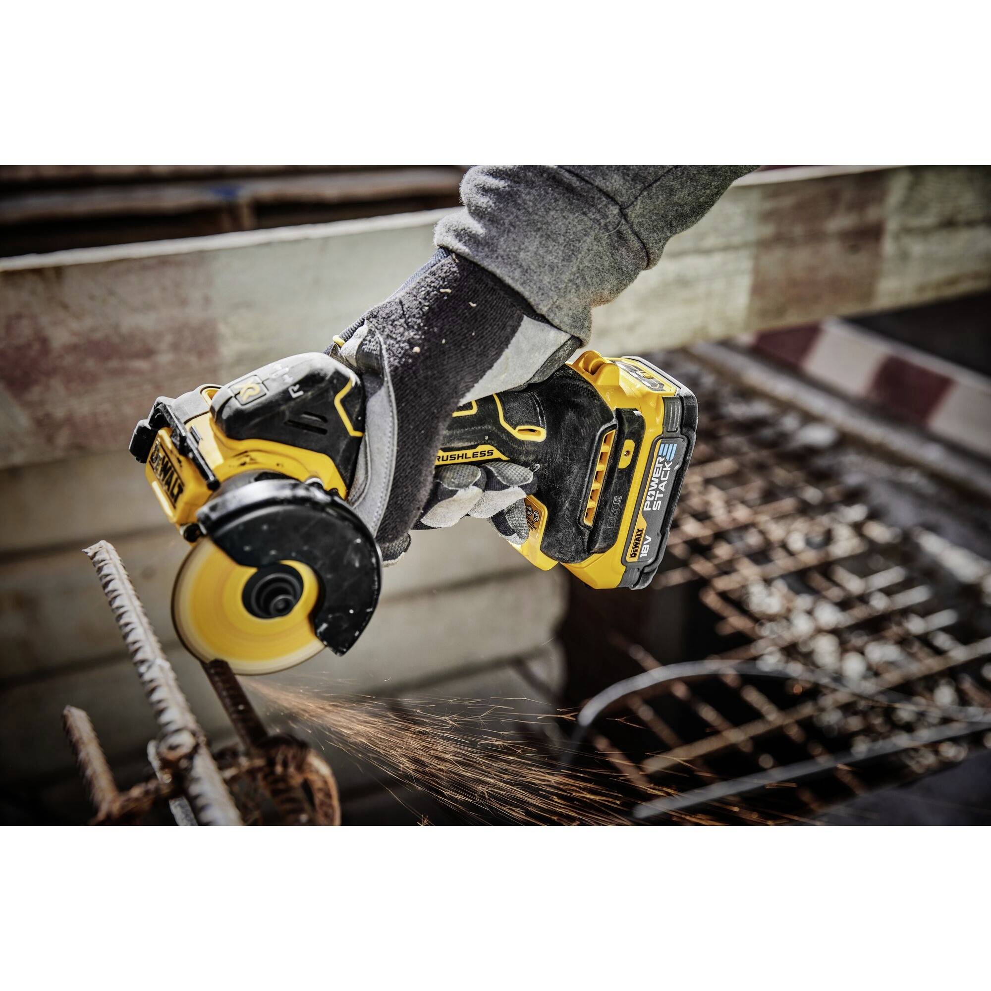 DEWALT Cordless multi-purpose cutter