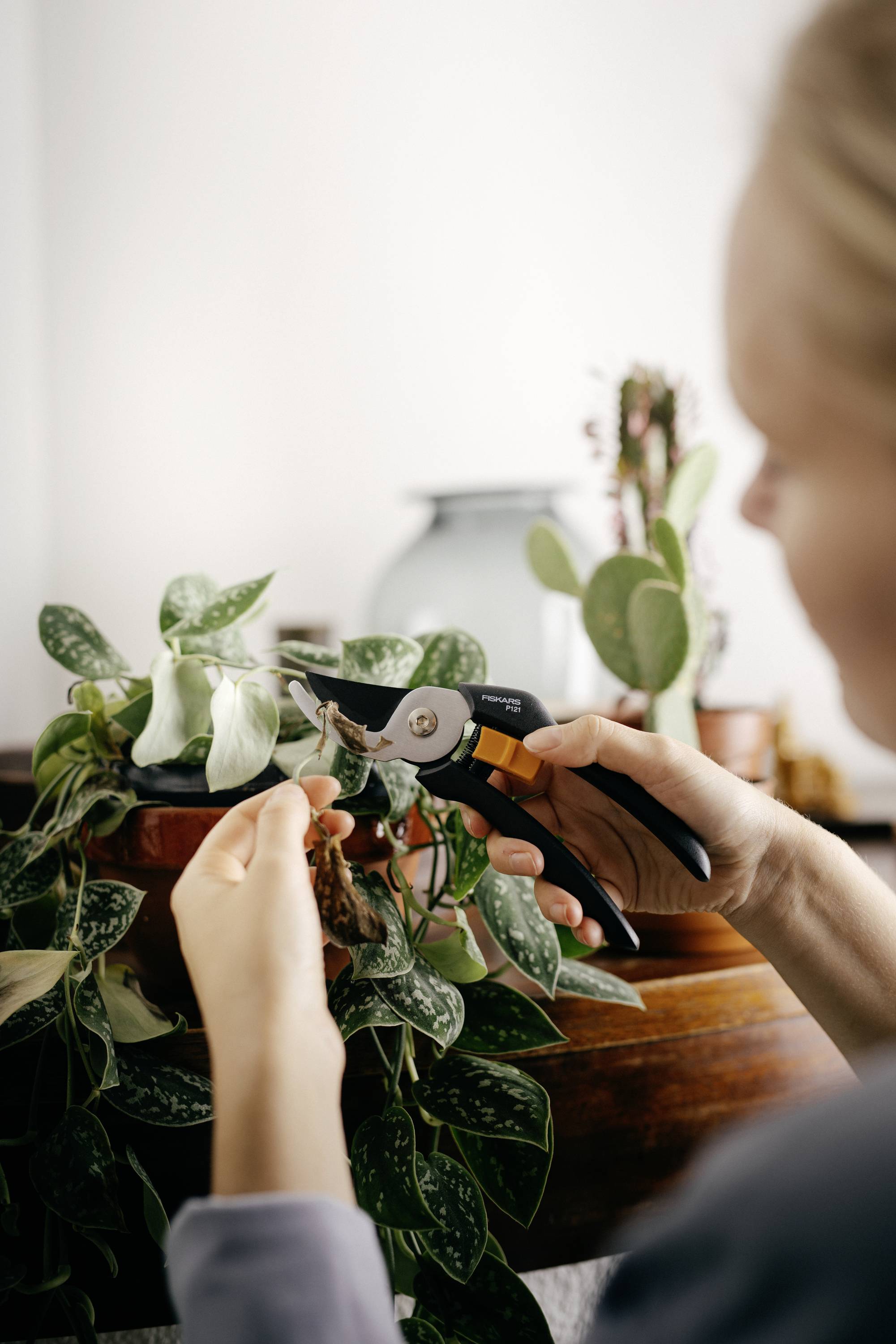 Fiskars 1057160 Solid™ P121 Pruner 192 mm