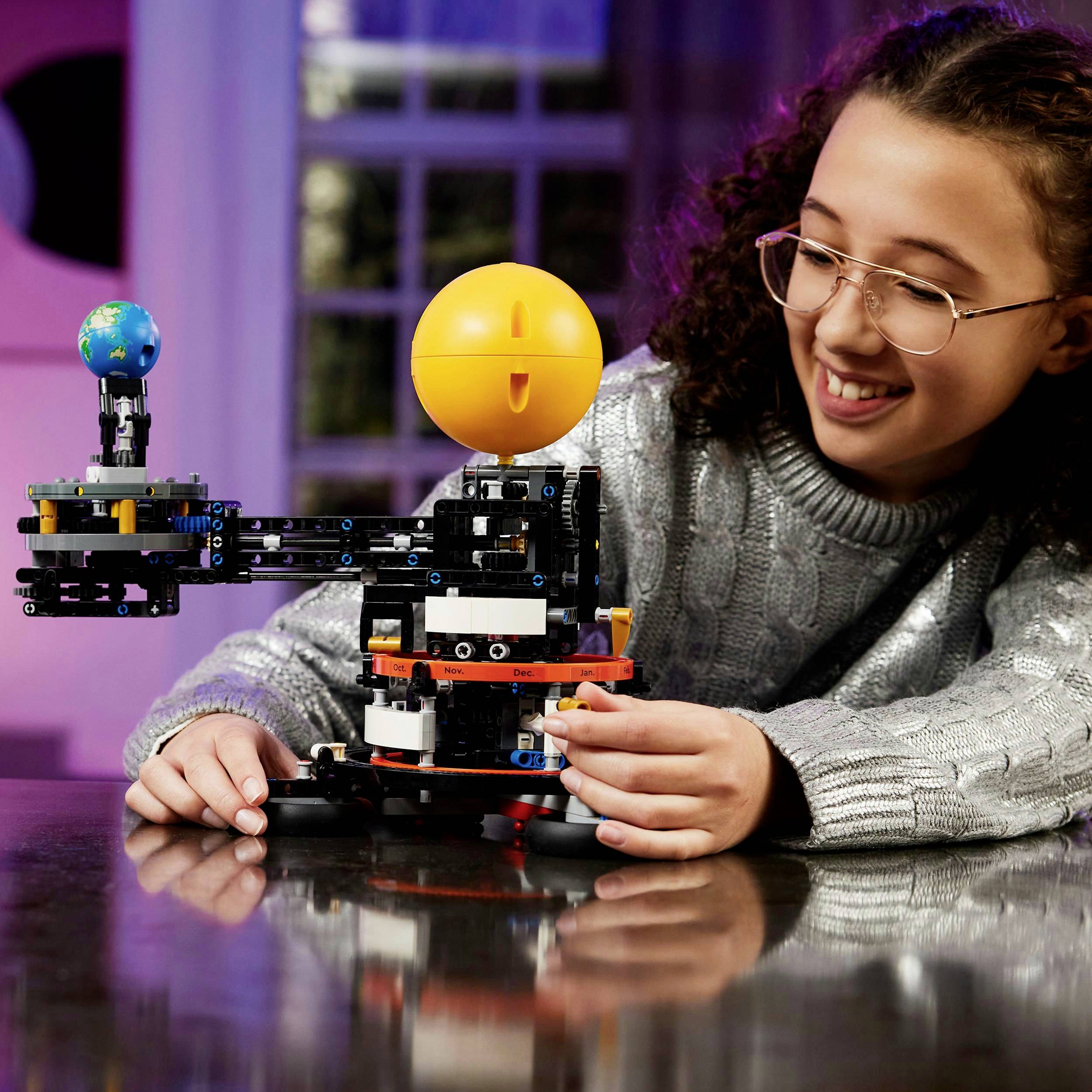 42179 LEGO® TECHNIC Sun earth moon model
