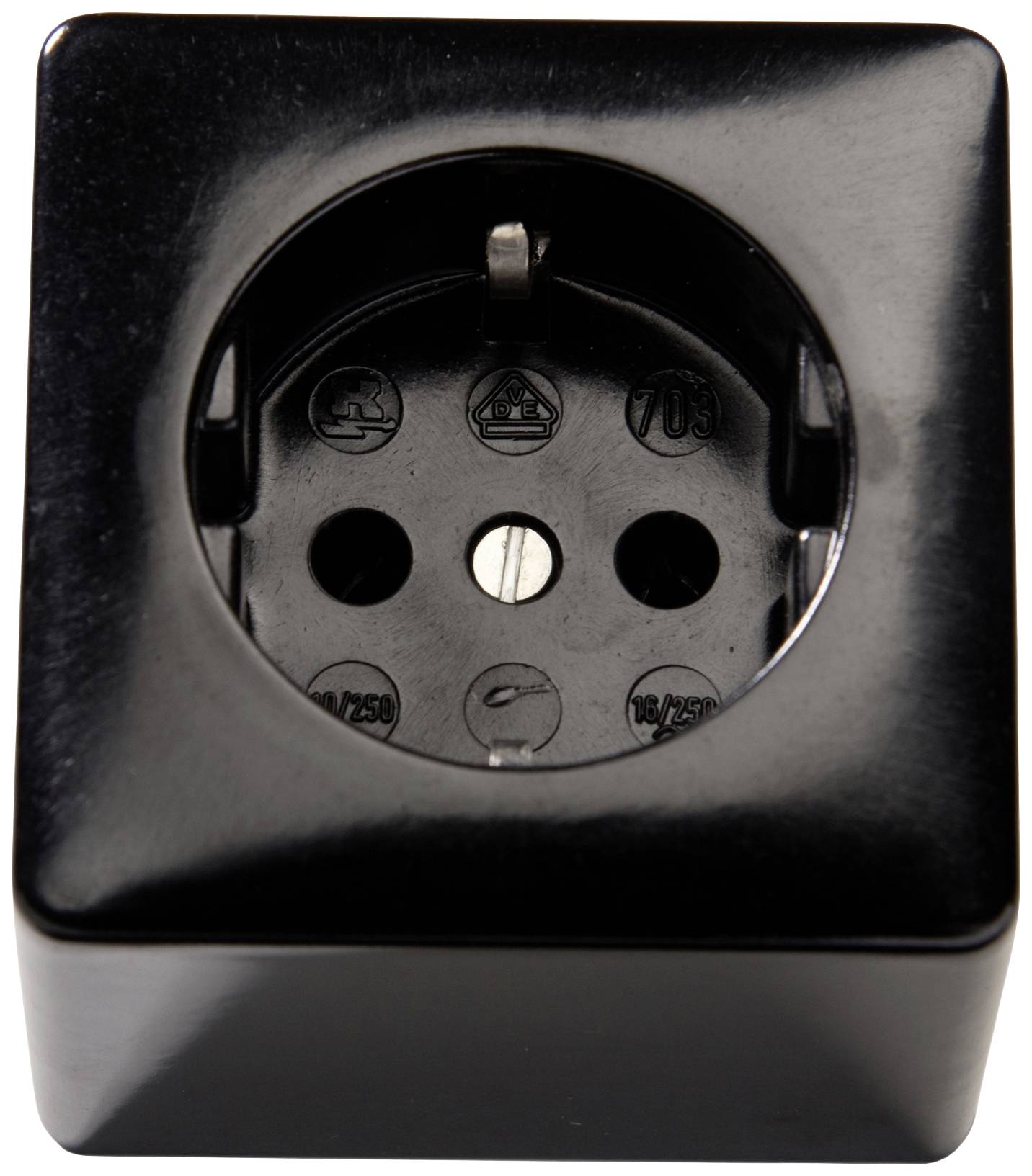 A black wall socket that supports the European plug standard CEE 7/4 (Schuko).