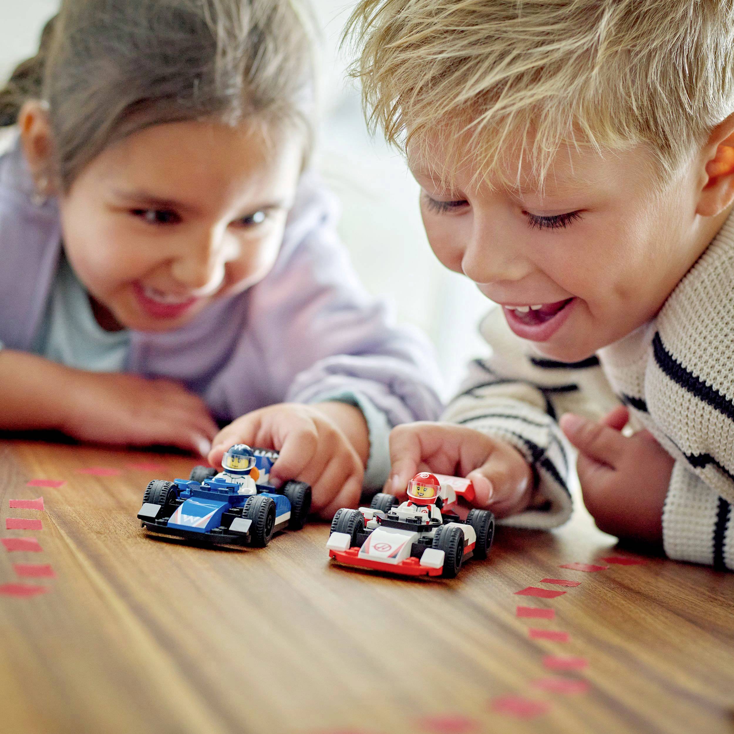 60464 LEGO® CITY F1® Williams Racing and Haas F1® Racing cars