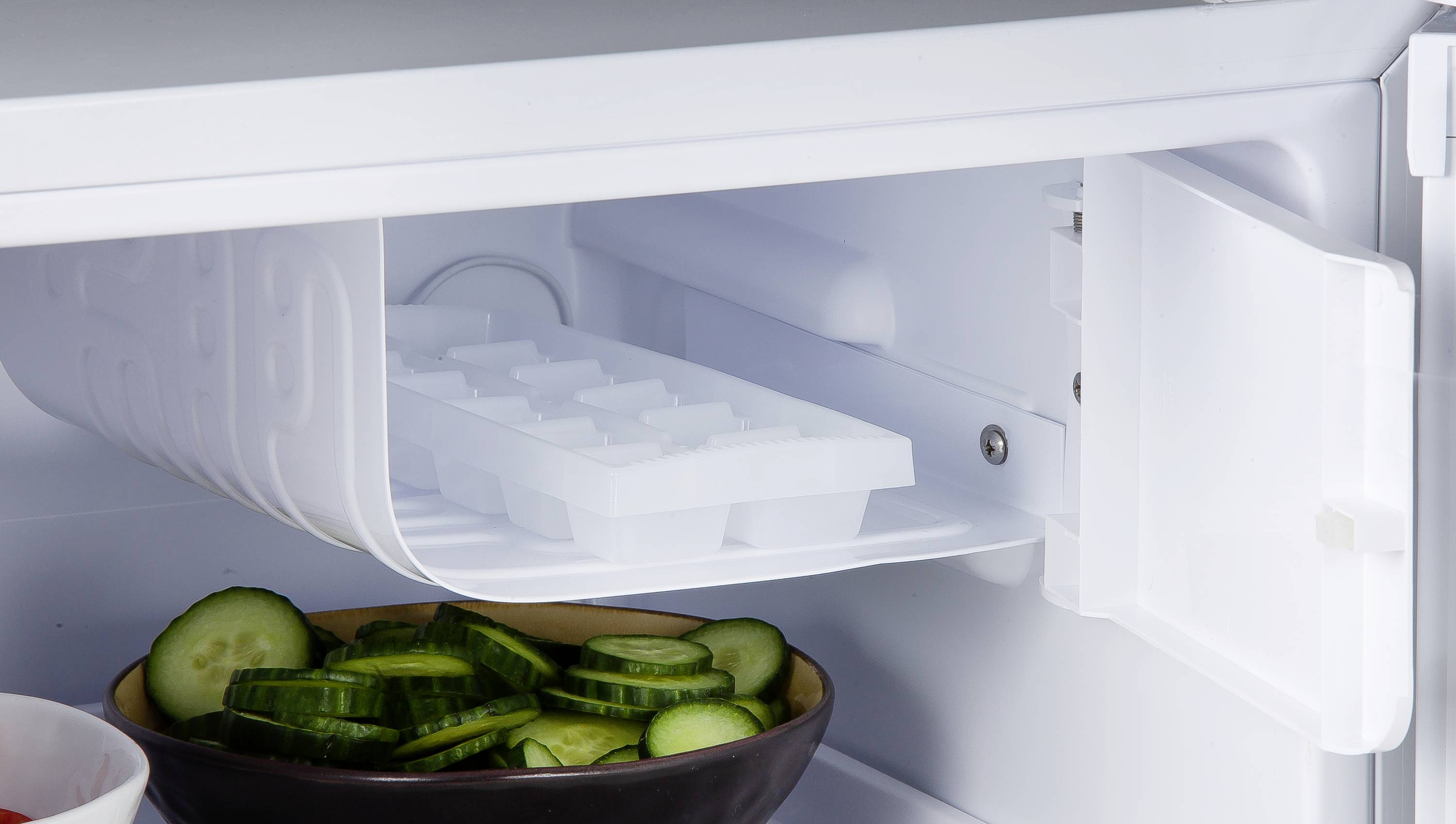 DOMO DO906K/03 Refrigerator EEC: E (A - G) 41 l Free standing White