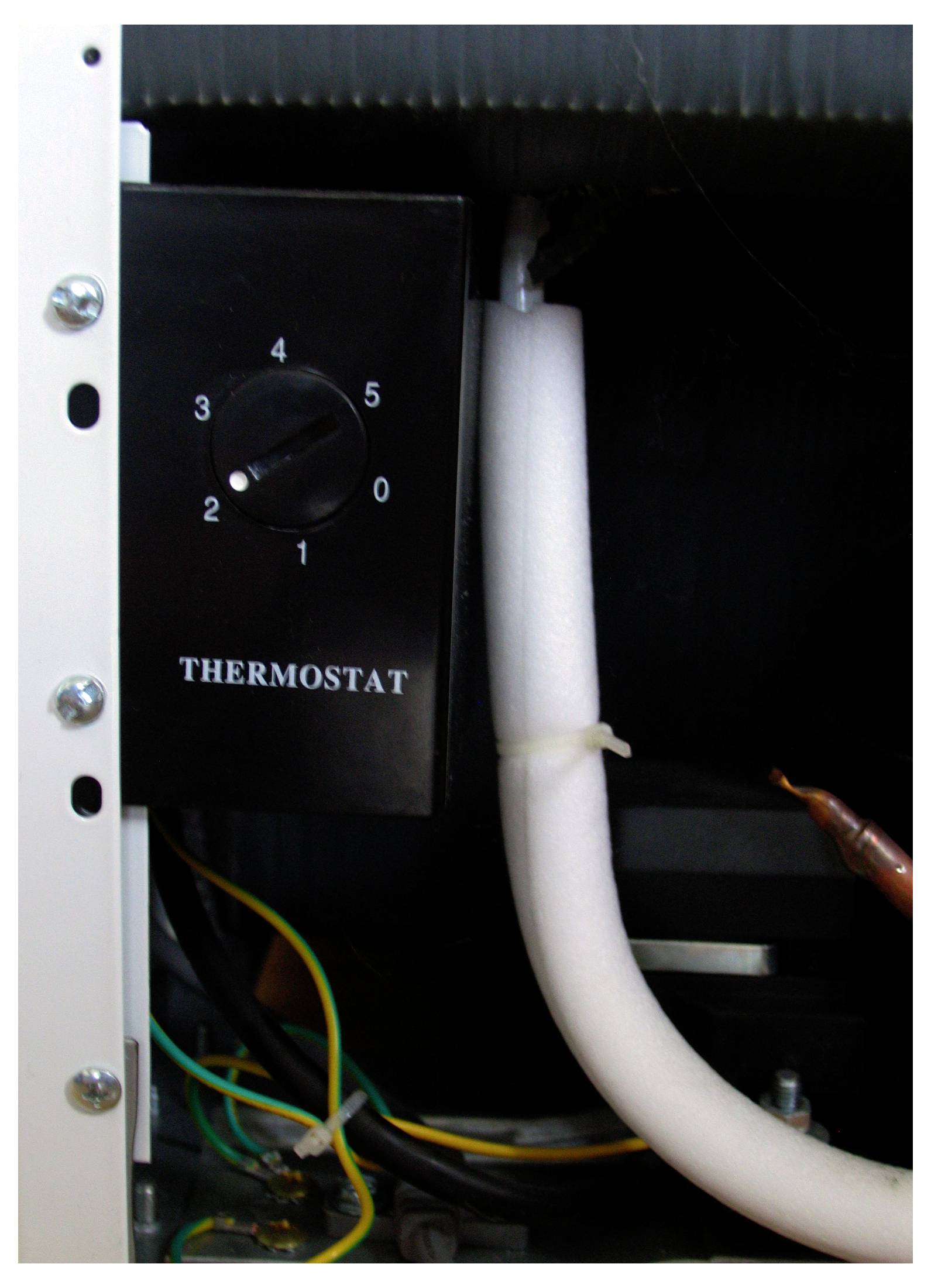 DOMO DO906K/03 Refrigerator EEC: E (A - G) 41 l Free standing White