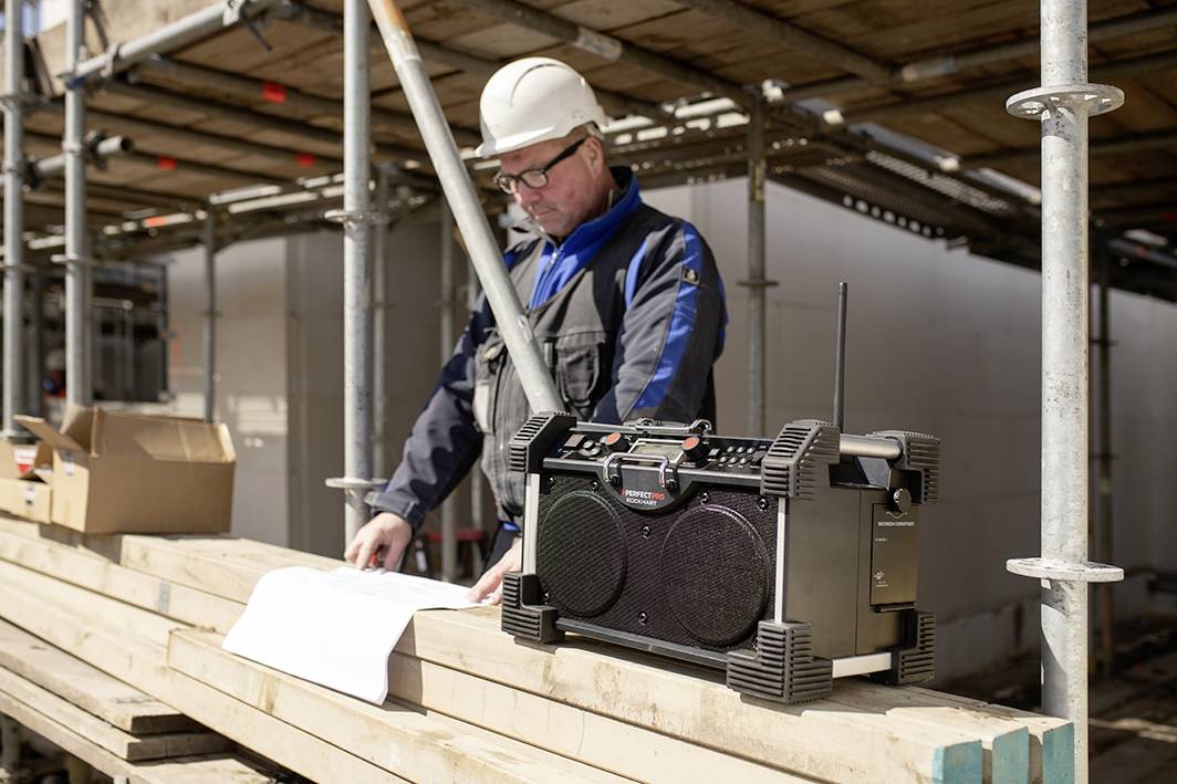 PerfectPro ROCKHART 18V Workplace radio DAB+, FM AUX, Bluetooth, DAB+, SD, FM, USB Powerbank function, splashproof, dustproof