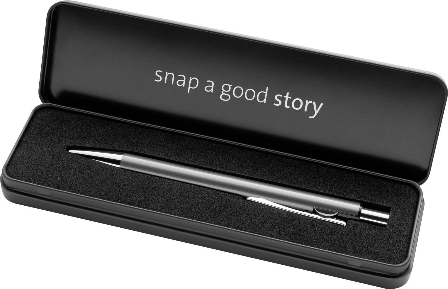 Black ballpoint pen in a case with the inscription 'snap a good story'.