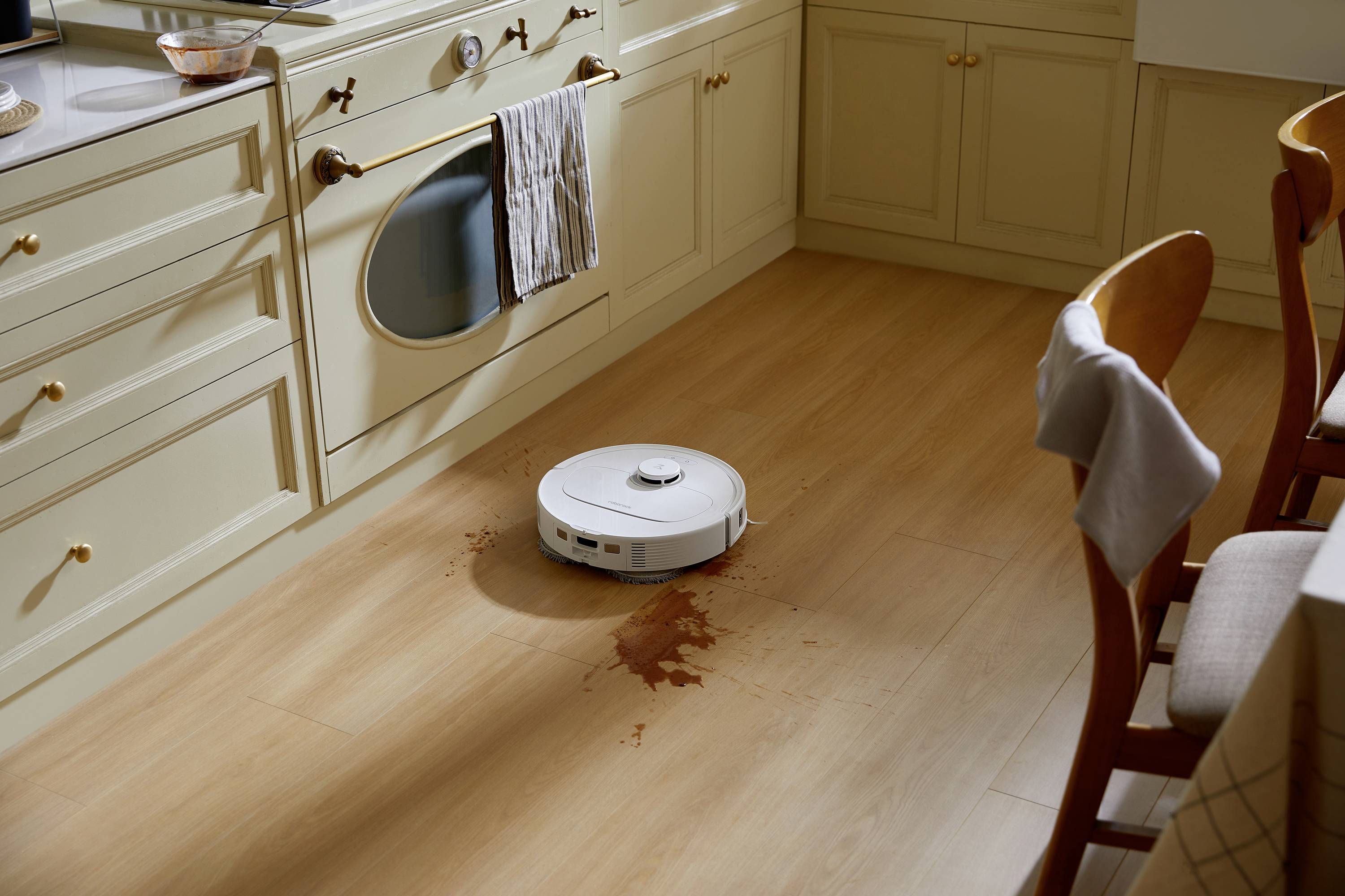 Roborock Qrevo Plus Robotic vac/sweeper White App-controlled