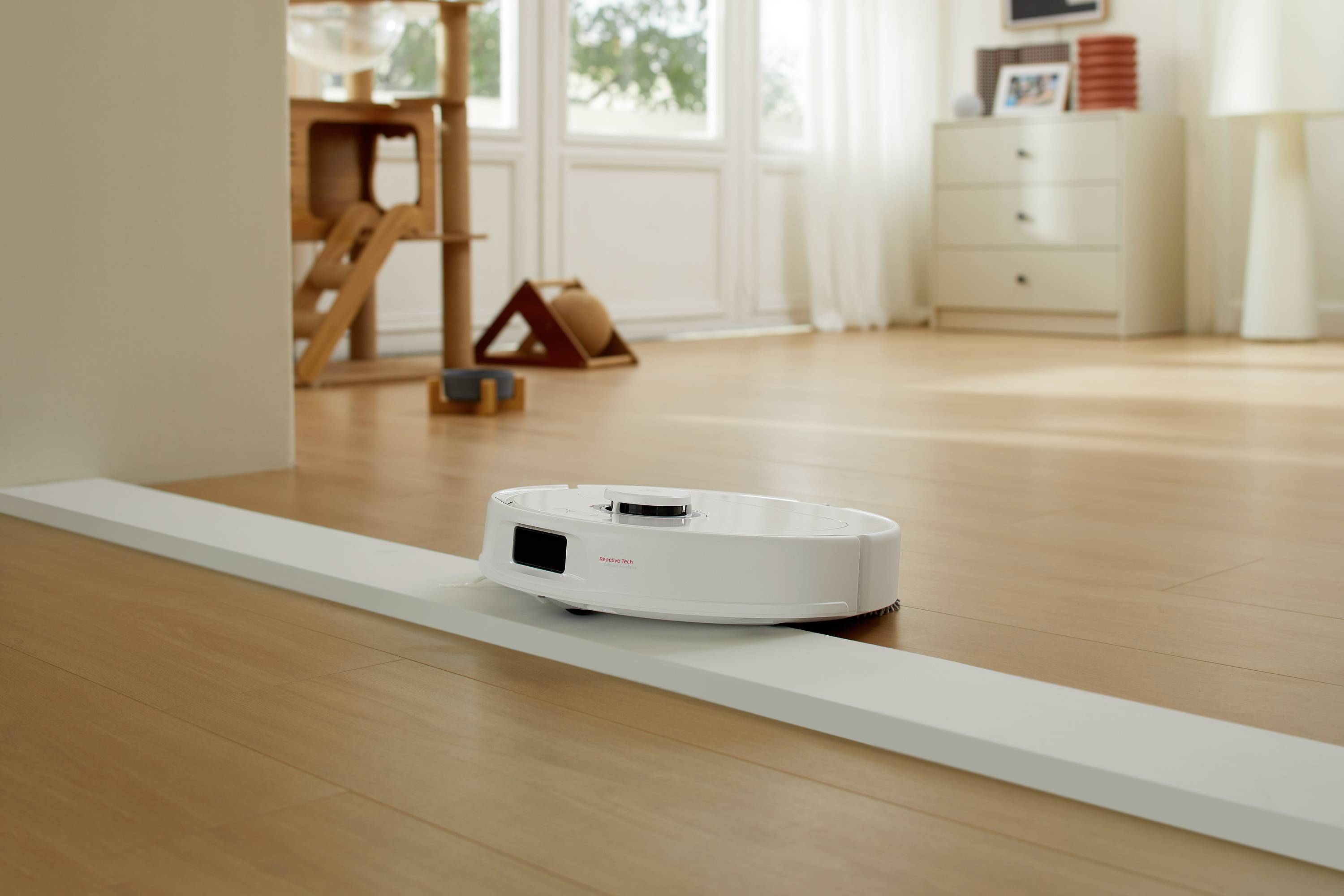 Roborock Qrevo Plus Robotic vac/sweeper White App-controlled