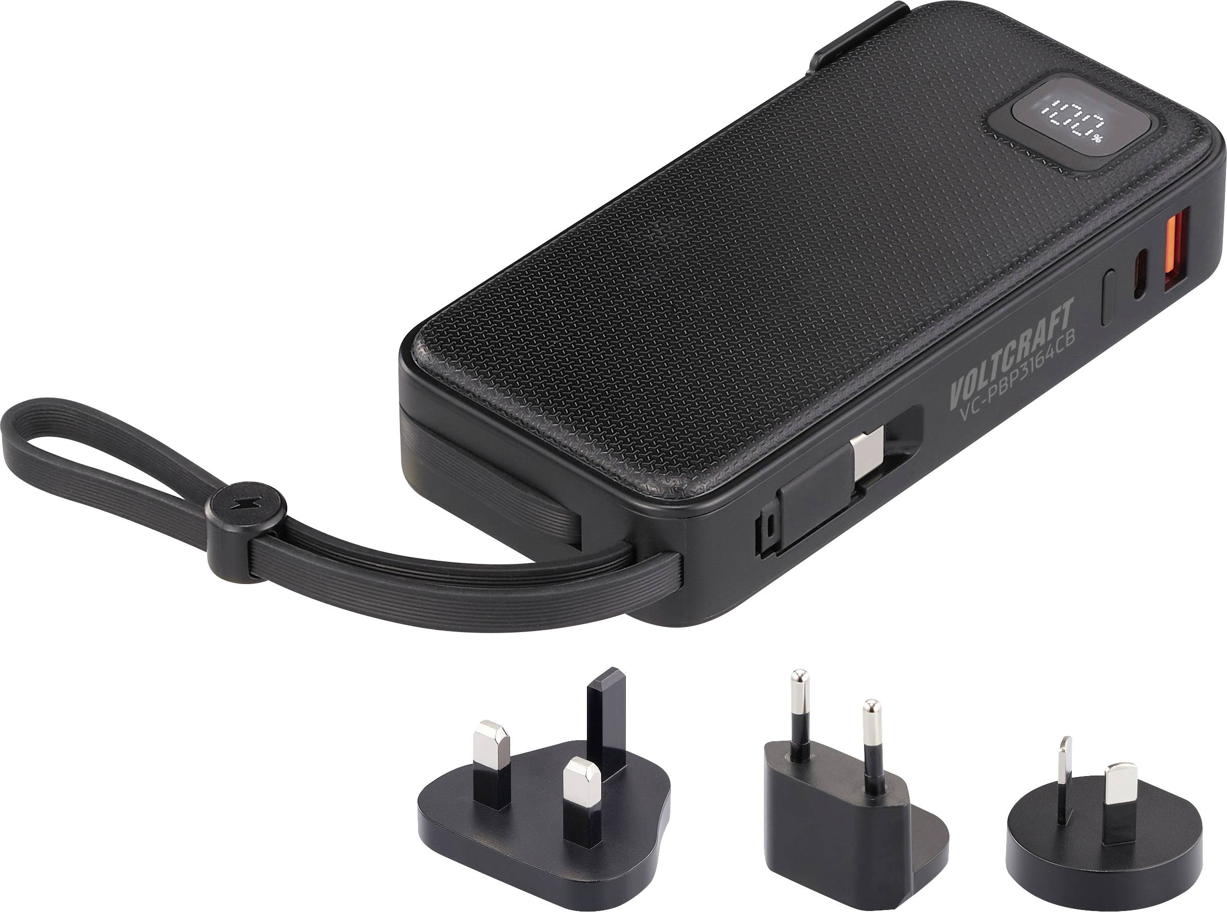 Black power bank with digital display and detachable cable. Three interchangeable adapters for different plug sockets.