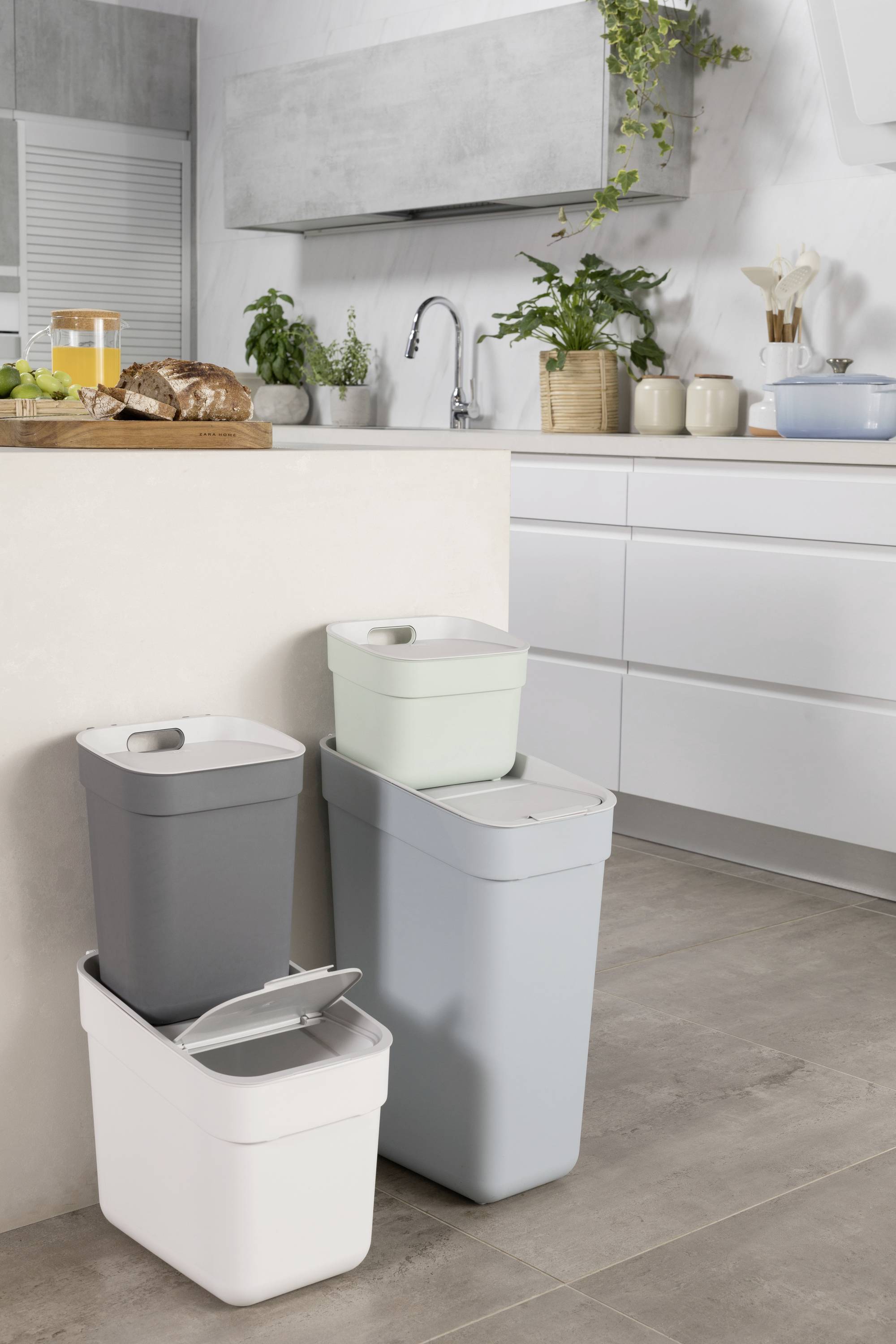 Curver 252105 Garbage bin White 1 pc(s)