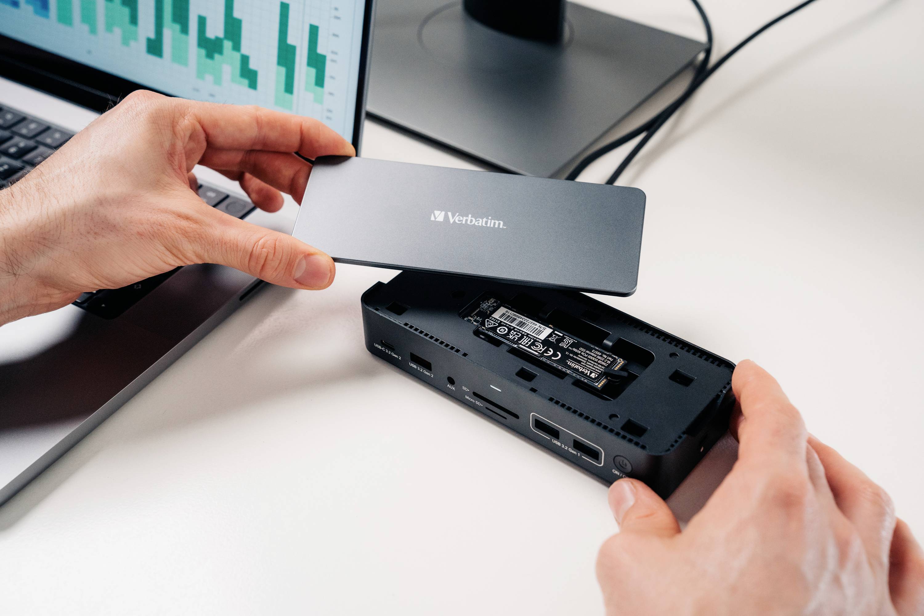 Verbatim USB-C® docking station CDS-15SSD Compatible with (brand): Universal Built-in SSD, M.2 SSD slot, USB-C® powered, Built-in