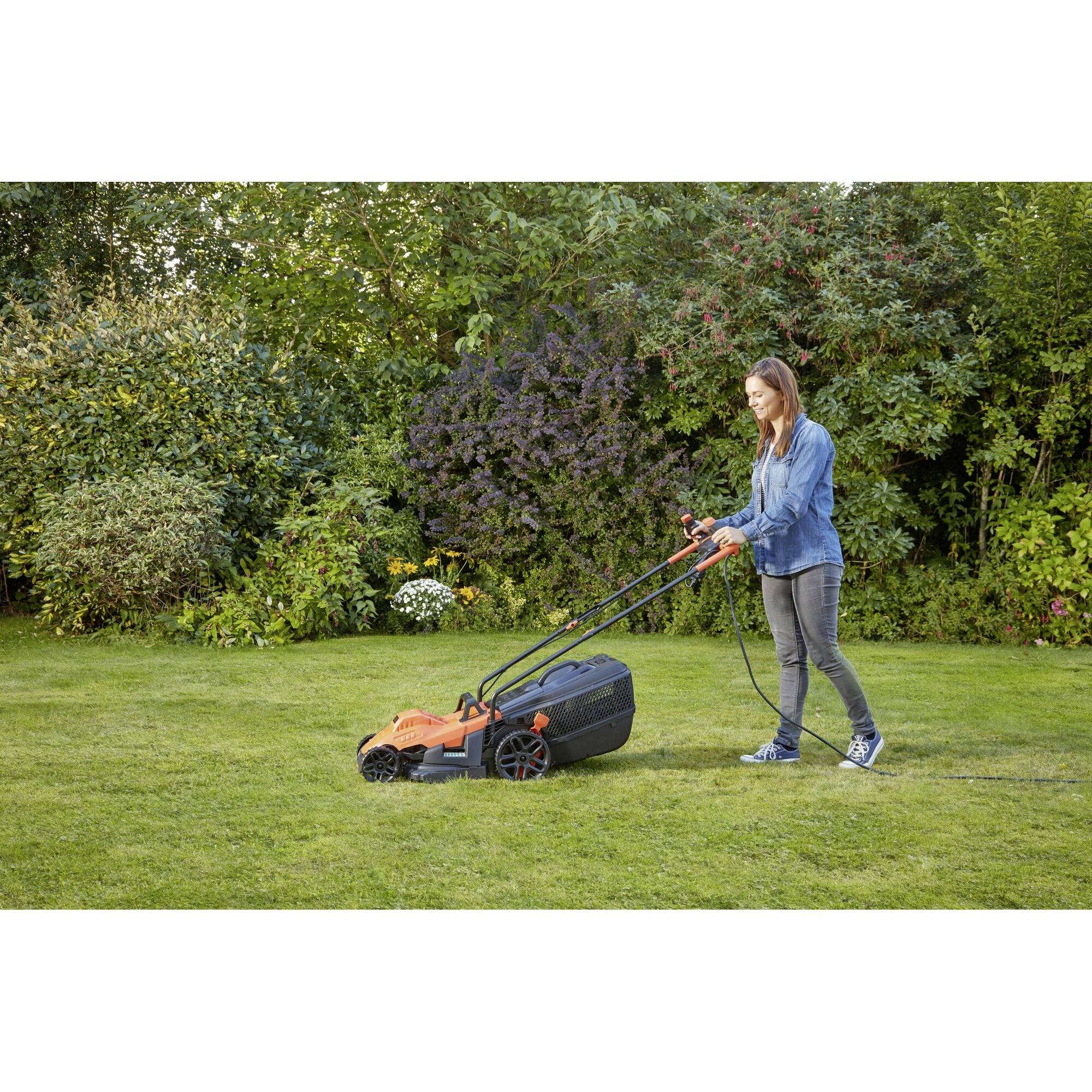 Black & Decker Mains Lawn mower + cutting height adjustment 1400 W Cutting width (max.) 34 cm