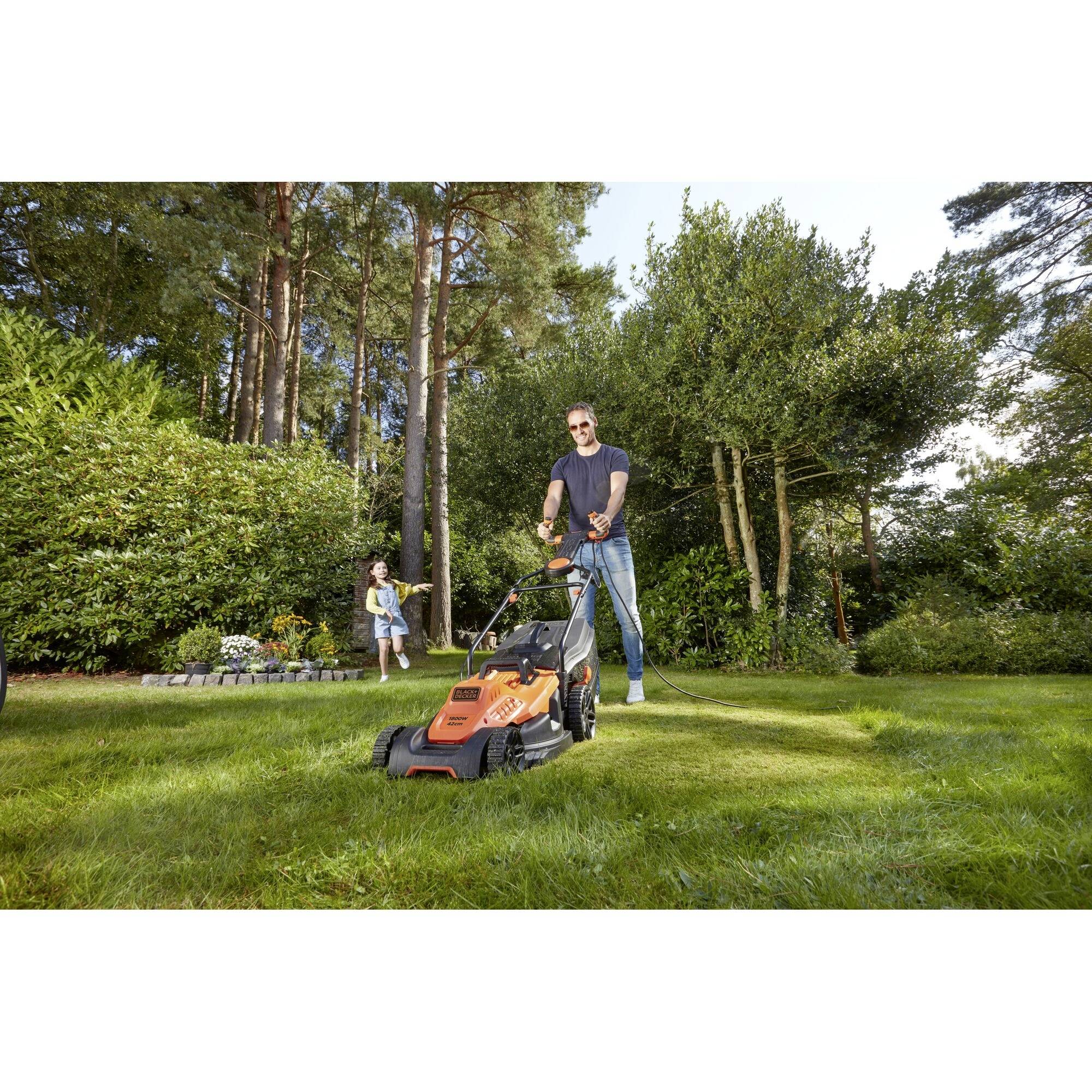 Black & Decker Mains Lawn mower + cutting height adjustment, Height-adjustable folding handle 1800 W Cutting width (max.) 42 cm