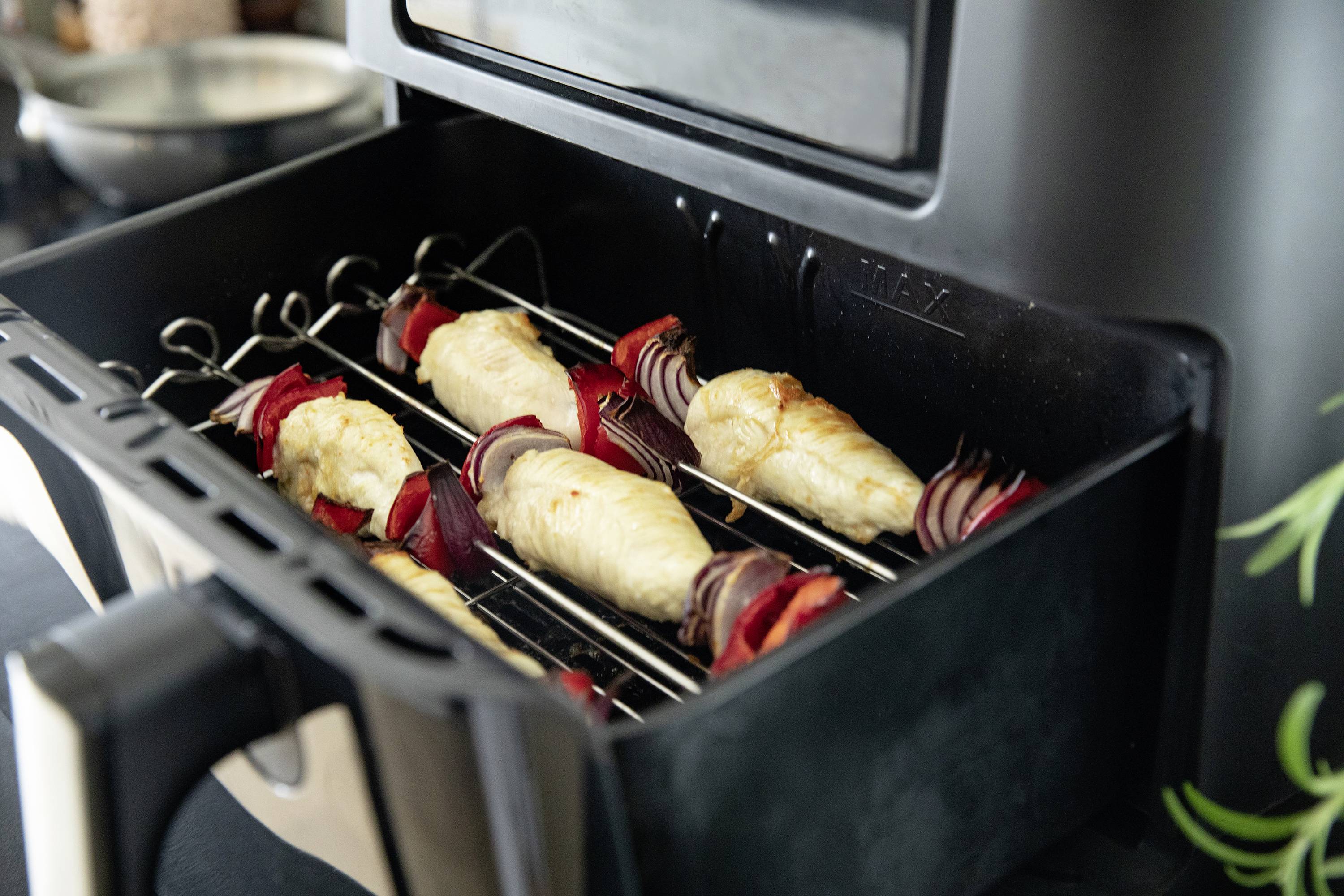 Gastronoma 18290008 Air fryer 10 l 2400 W Non-stick coating, with display, Timer function Black