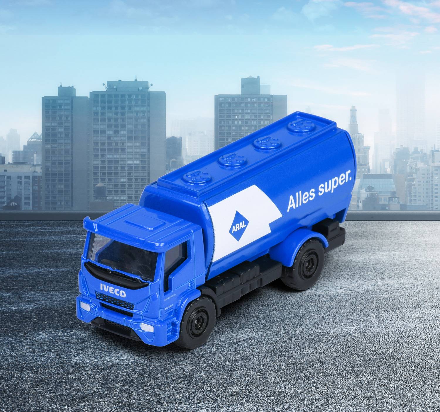 Majorette Petrol station Aral + 1 vehicle Tankstellen-Set