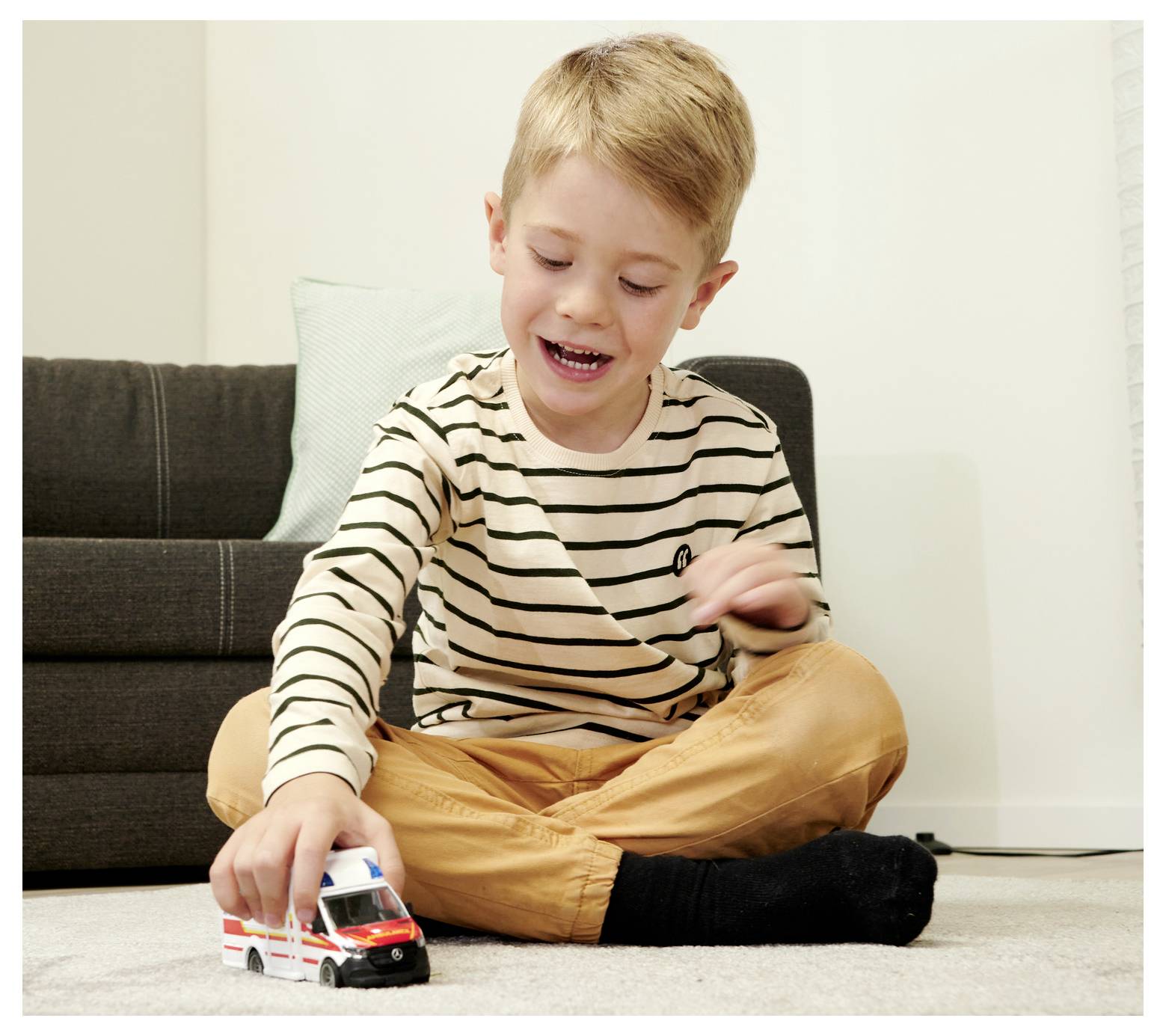 Majorette Mercedes Benz Sprinter Ambulance Assembled Emergency & Rescue vehicle