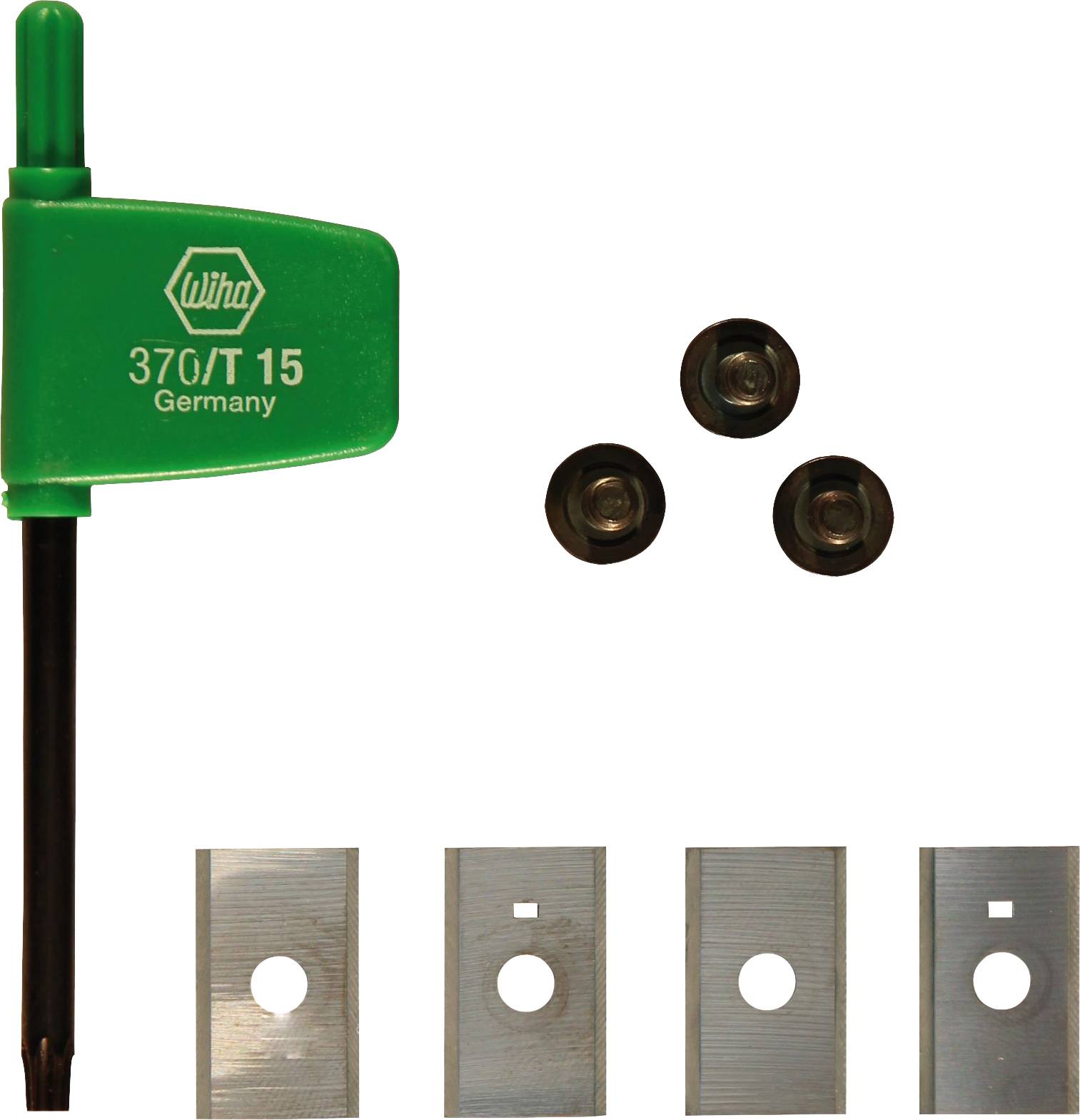 A set of three screws, a green Torx driver marked 'Wiha 370/T 15 Germany', and four rectangular metal pieces with holes of varying sizes.