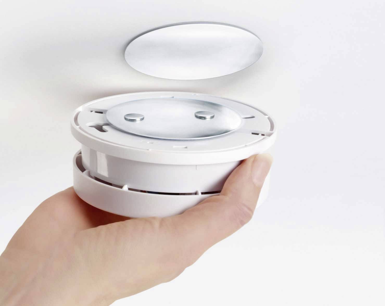 Smoke detector magnetic mount