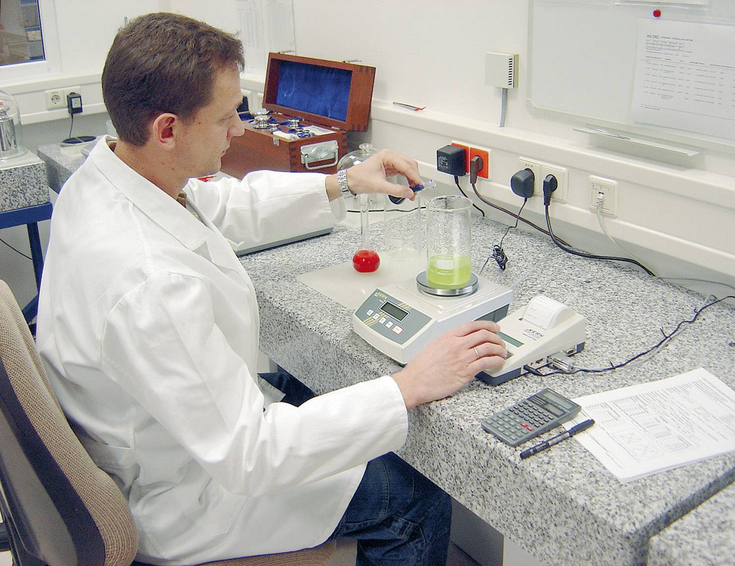 Kern PCB 1000-2 Precision scales Weight range 1 kg Readability 0.01 g mains-powered, battery-powered, rechargeable Silver