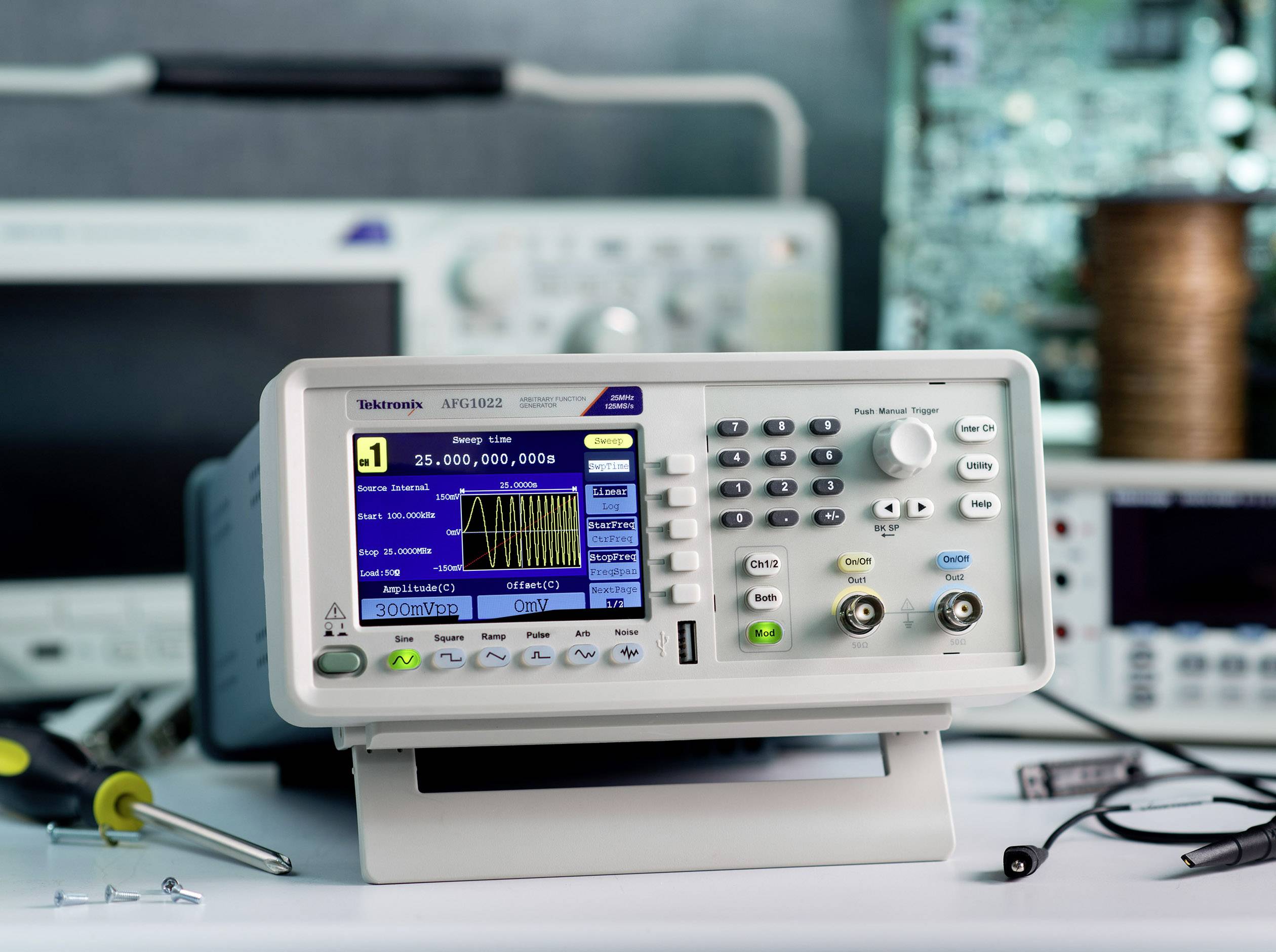 Tektronix AFG1062 Mains-powered 0.000001 Hz - 60 MHz 2-channel Sinus, Rectangle, Pulse, Arbitrary, Noise, Triangle