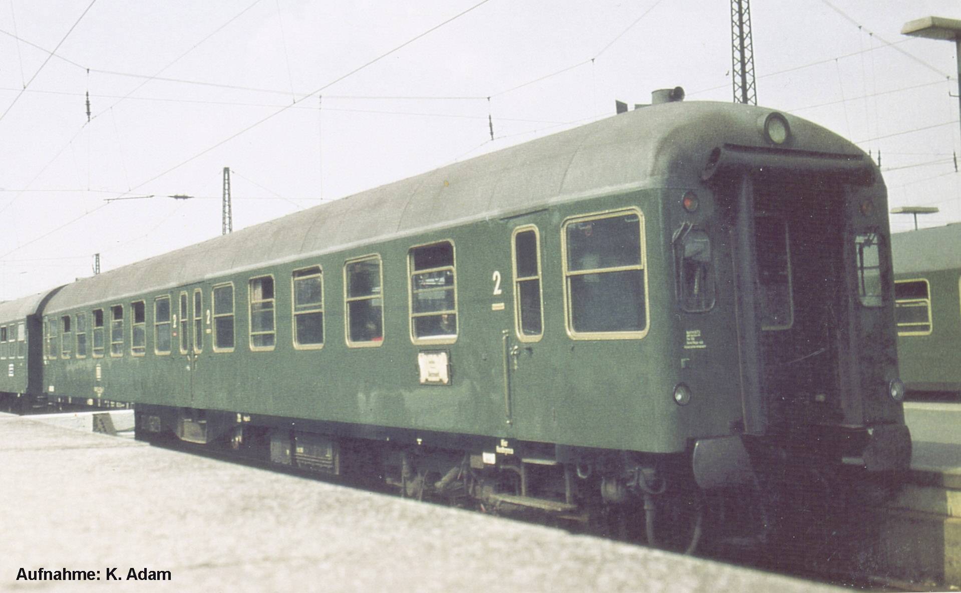 Piko H0 59682 H0 middle entry car of DB Bymf control car 2. Class