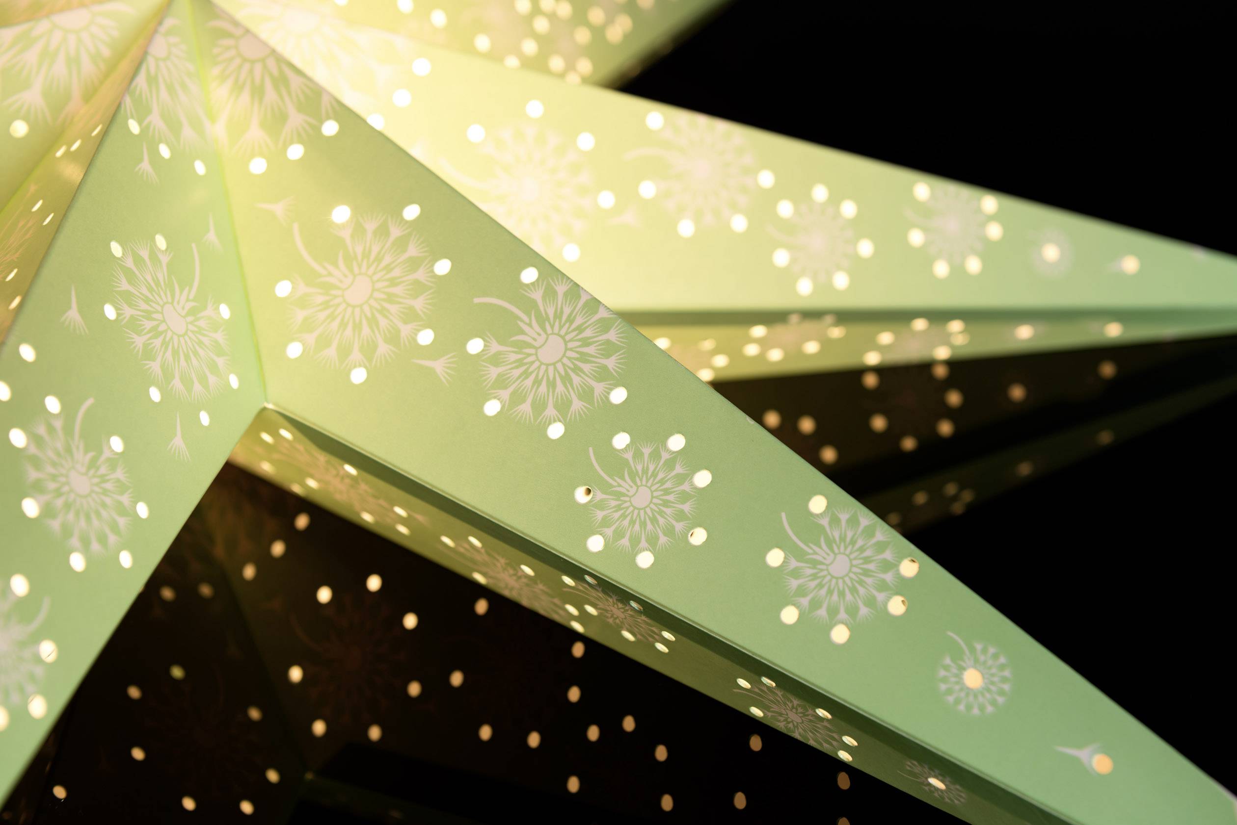 Konstsmide 2933-920 Christmas star Light bulb, LED (monochrome) Green incl. punched motifs, incl. switch