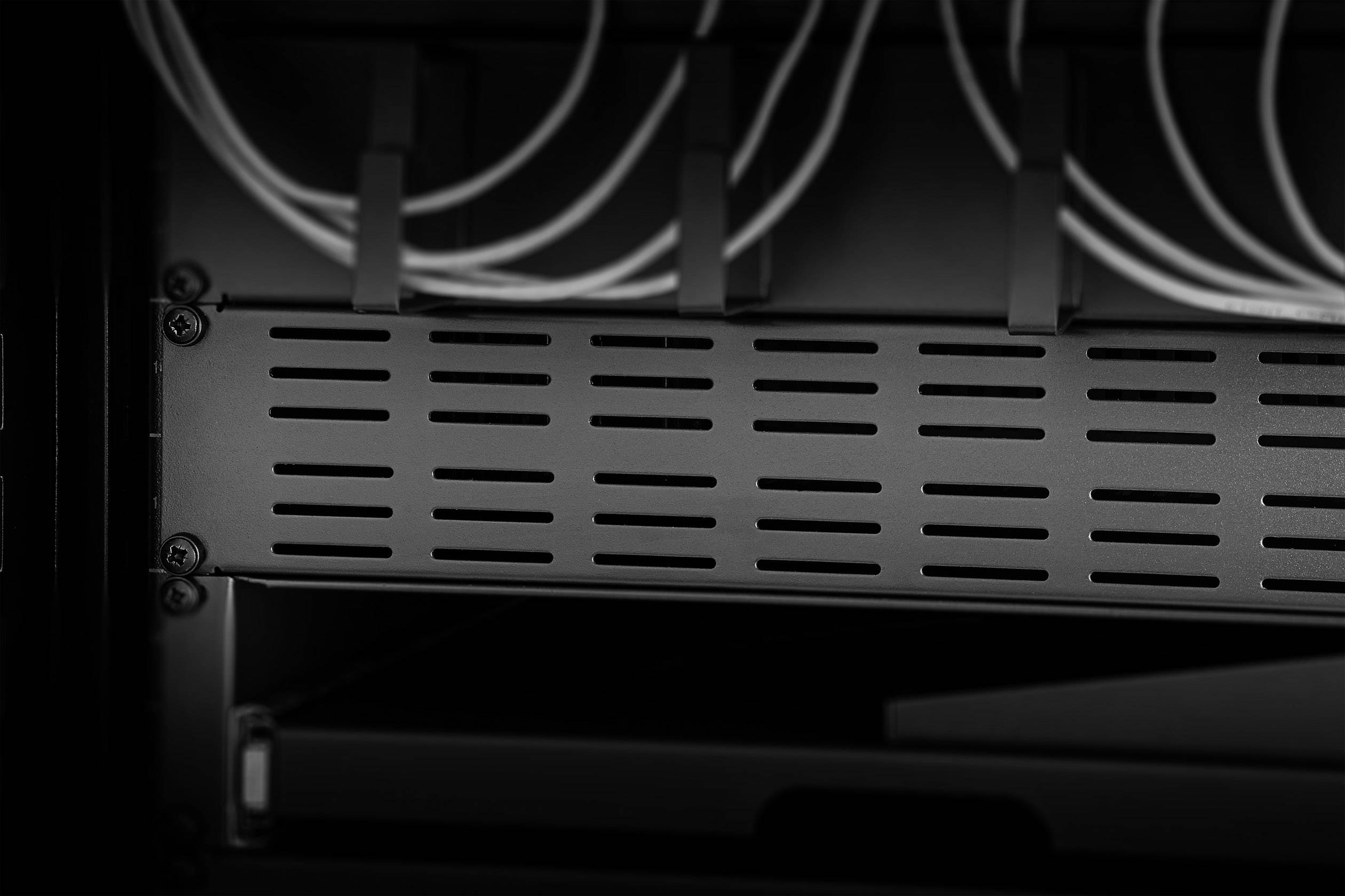 Server housing in black and white with multiple cables on top, showing technical infrastructure in a data centre.