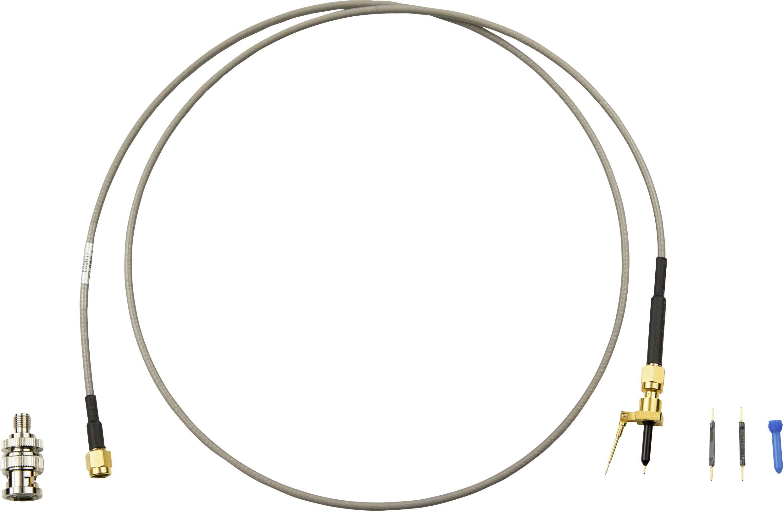 Cable with gold-coloured connectors. Beside it are adapters and small tools. Background: white.