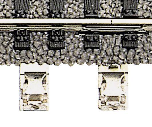Close-up of a model railway track with detailed sleepers and ballast. Rail profile and fastening details visible.