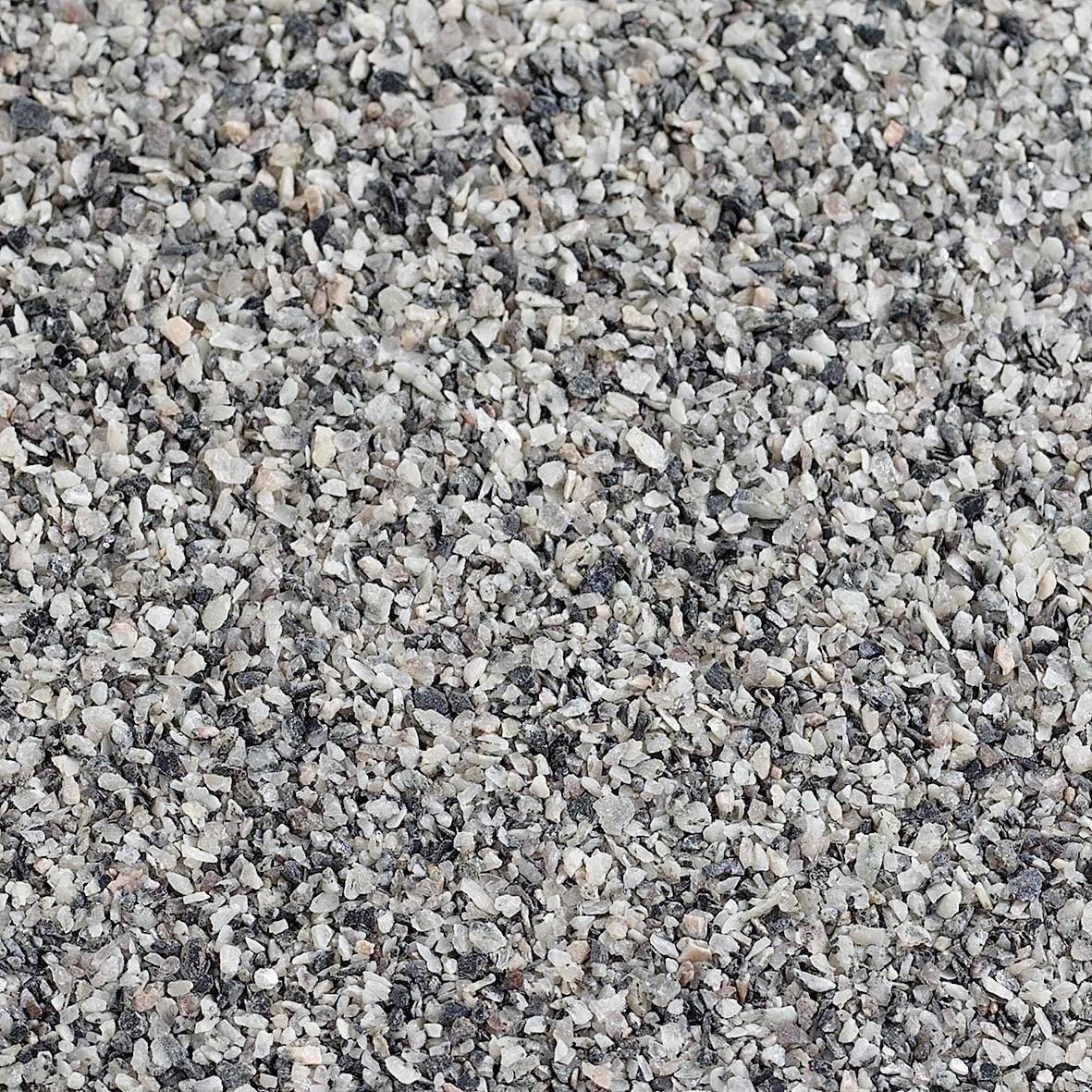 Coarse sand displays a mixture of different grain sizes and colours. Ideal for construction sites or as a decorative covering.