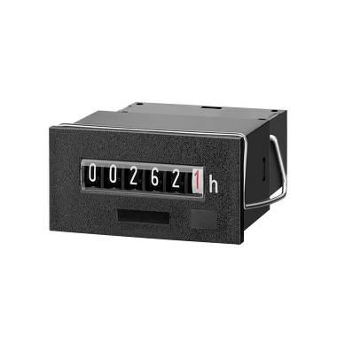 Affichage du compteur horaire mécanique affichant 002621h sur un appareil rectangulaire noir avec une poignée métallique