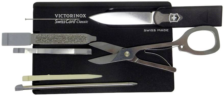 Une carte noire 'Victorinox SwissCard Classic' contient une petite paire de ciseaux, un couteau, une lime à ongles, une pince à épiler, un cure-dents et un stylo.
