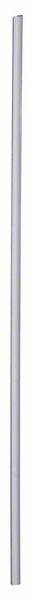 Une longue, fine tige métallique argentée sur un fond blanc.