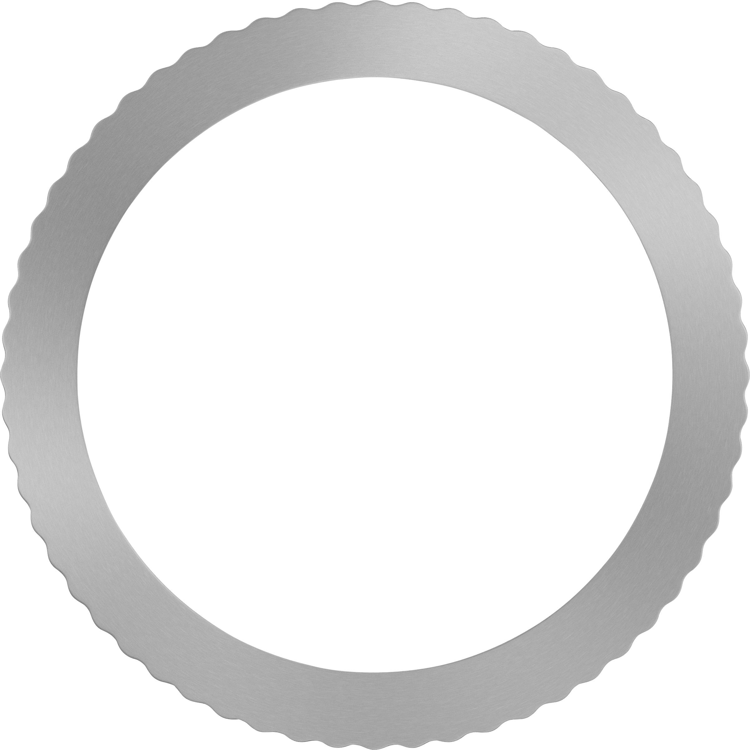 Un couvercle en feuille d'aluminium argenté, rond, avec un bord dentelé sur un fond blanc.