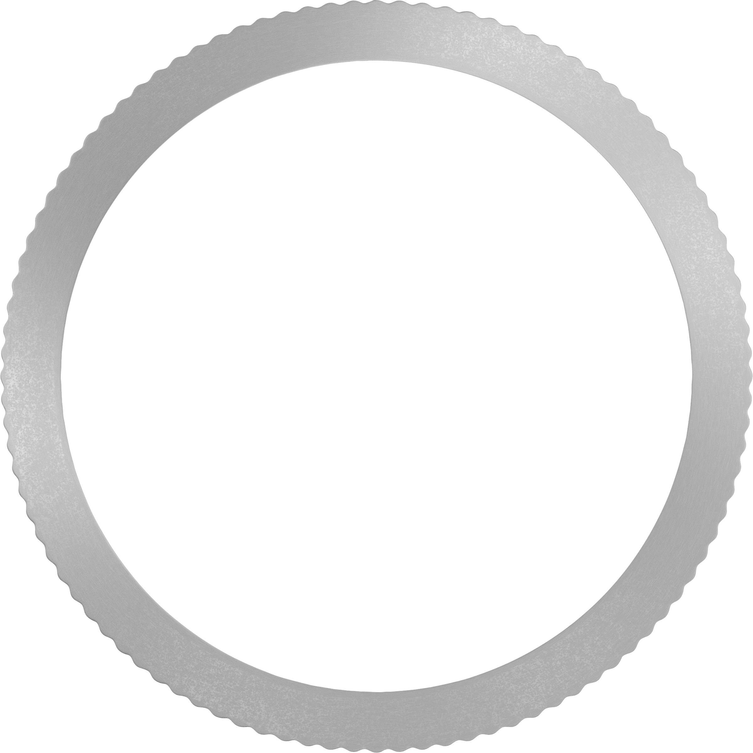 Une lame de scie ronde en argent avec un bord dentelé. Elle n'a pas d'utilisation apparente dans le contexte de l'image.