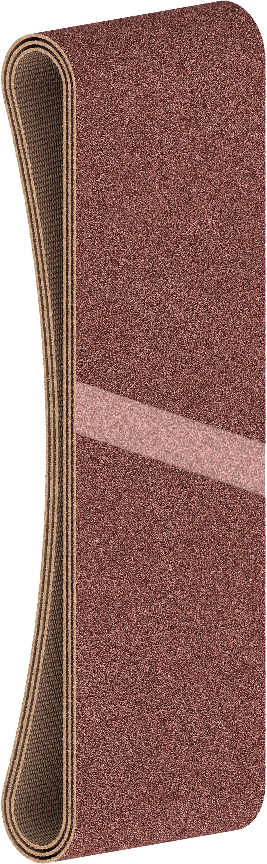 Une bande abrasive marron, pliée en double, avec une surface légèrement texturée. Elle est utilisée dans le travail du bois.