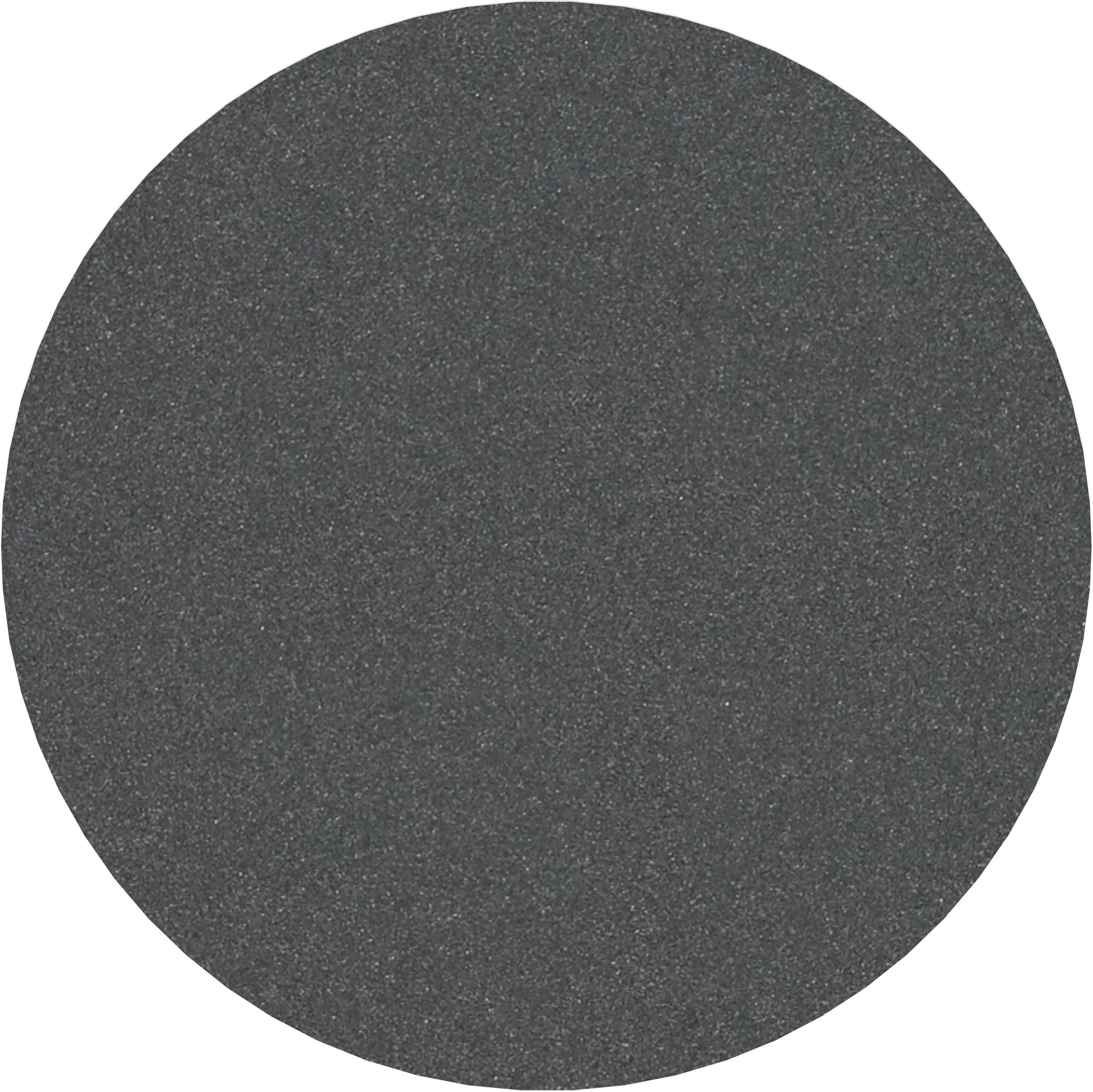 Papier de verre noir rond, à grain fin, utilisé pour lisser des surfaces.