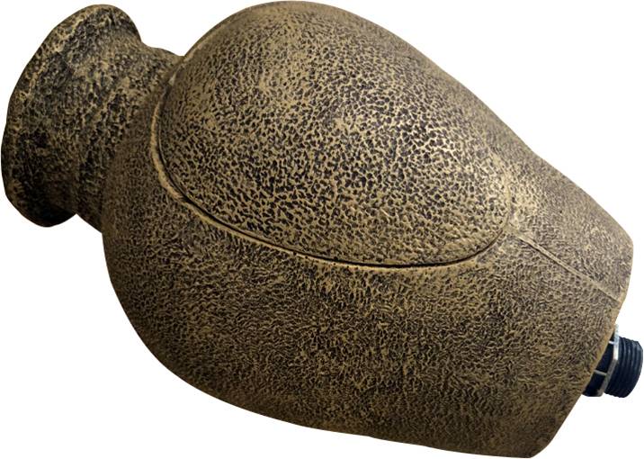 Un grand pichet en terre cuite antique à deux anses, légèrement incliné. La surface est rugueuse et présente une patine brunâtre.