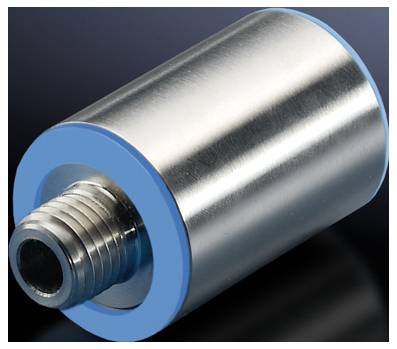 Un composant métallique cylindrique avec des bords bleus et une connexion à vis. Utilisation possible dans des applications techniques.